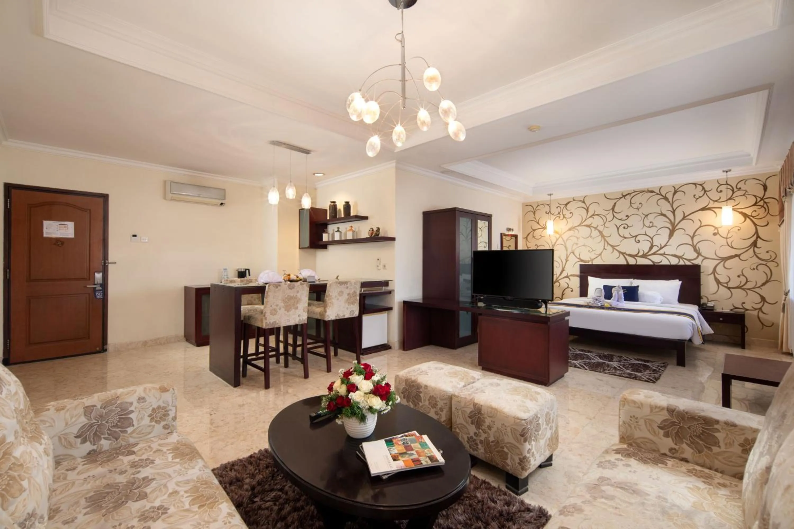Living room in Royal Hotel and Villa Batu