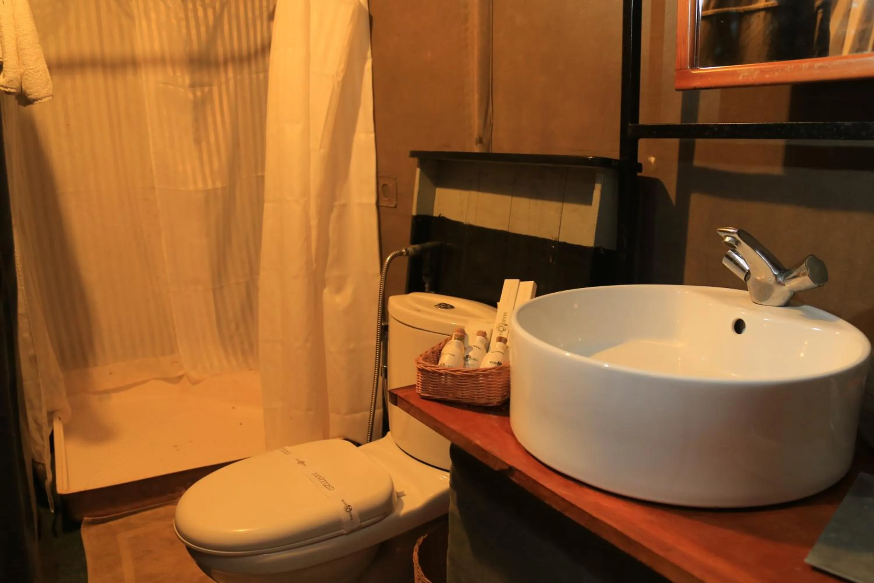 Bathroom in Mahoora - Yala by Eco Team