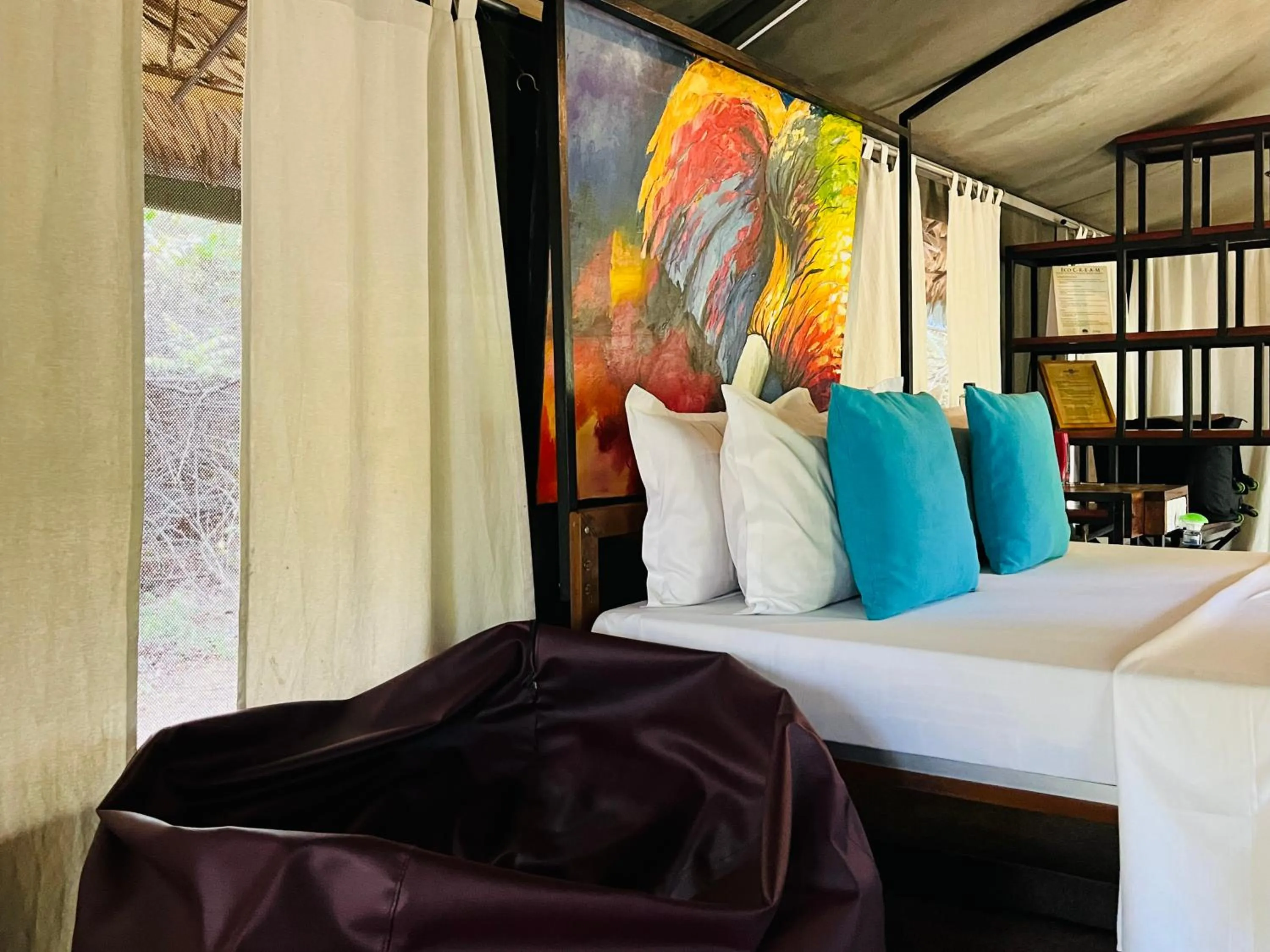 Photo of the whole room, Bed in Mahoora - Yala by Eco Team