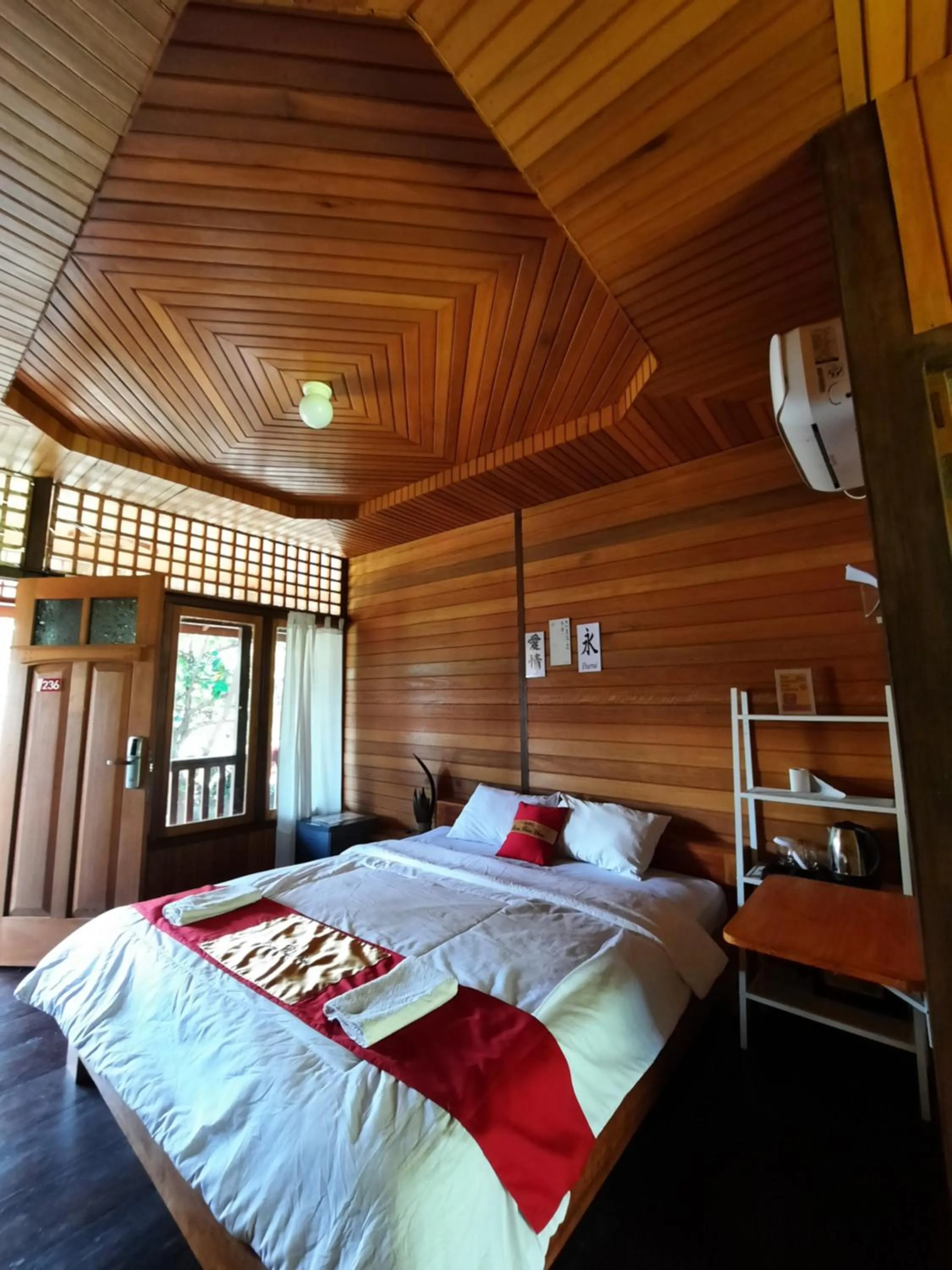 Bedroom, Bed in HOTEL BESAR BULAN BARU - Senggigi