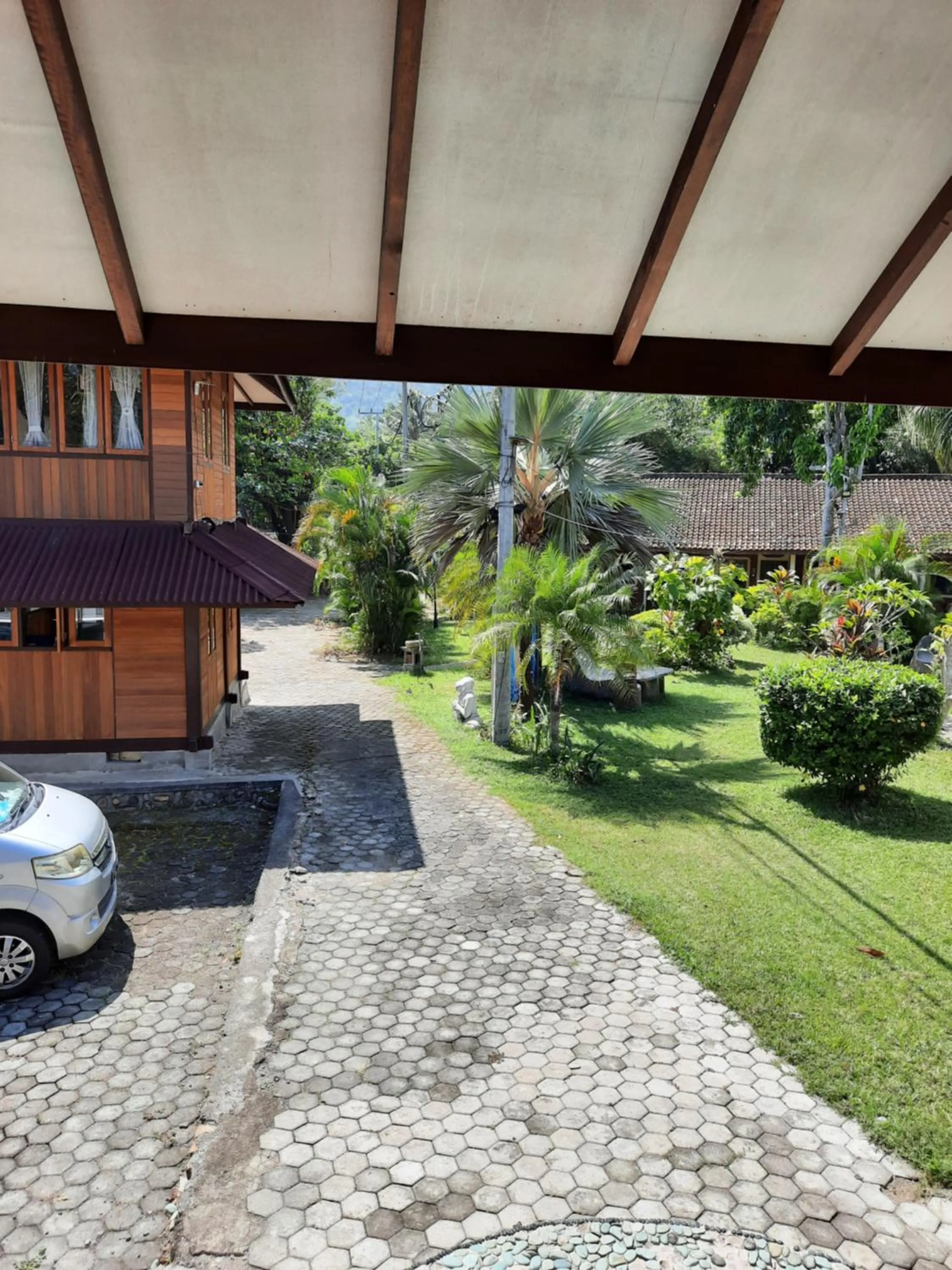 Garden in HOTEL BESAR BULAN BARU - Senggigi