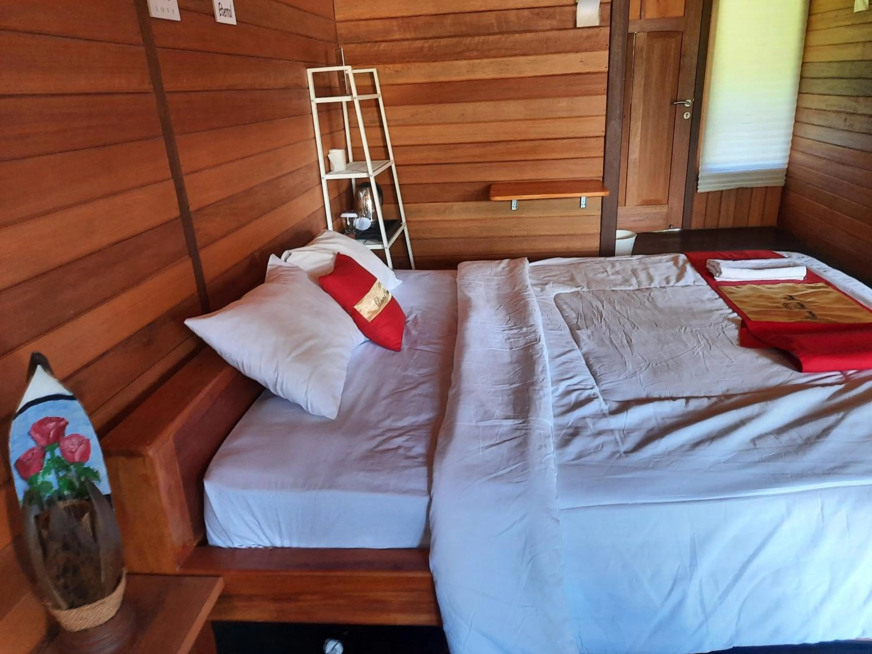 Bed in HOTEL BESAR BULAN BARU - Senggigi