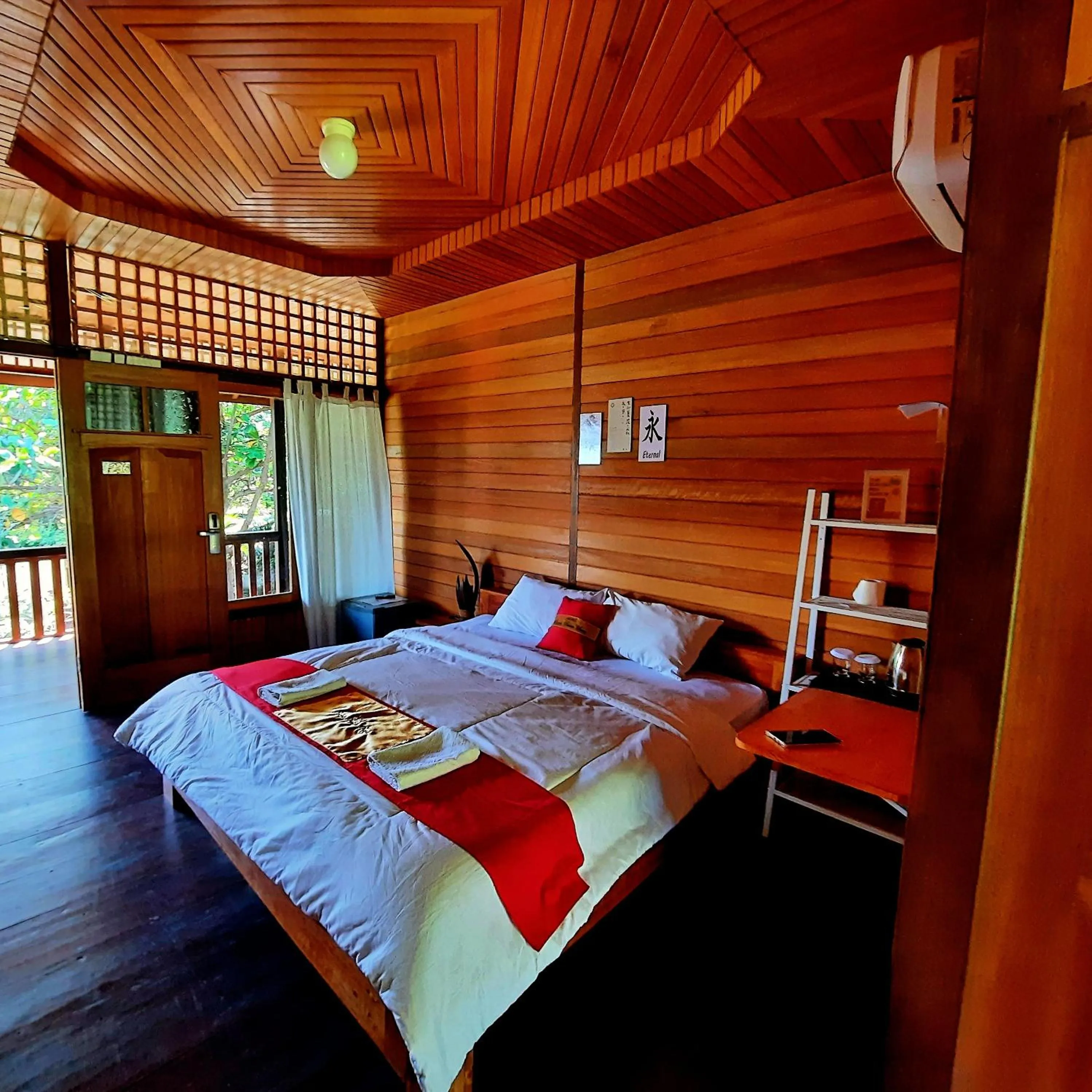 Bed in HOTEL BESAR BULAN BARU - Senggigi