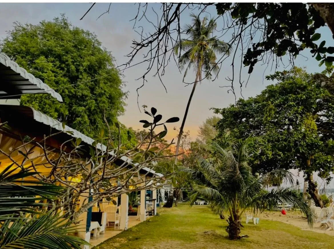 Restaurant/places to eat in Baan Koh Mak