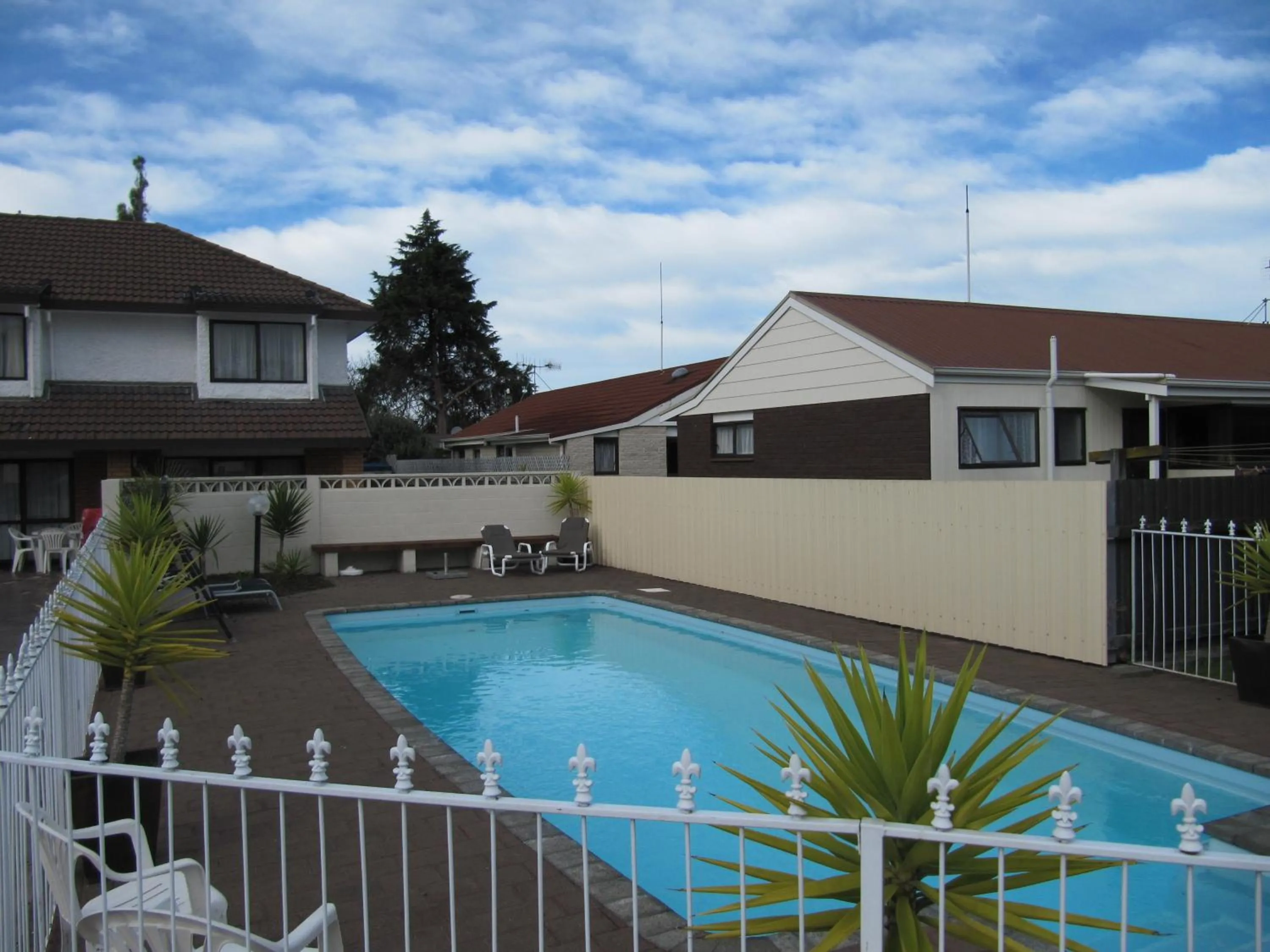 Property building in Palm City Motor Inn