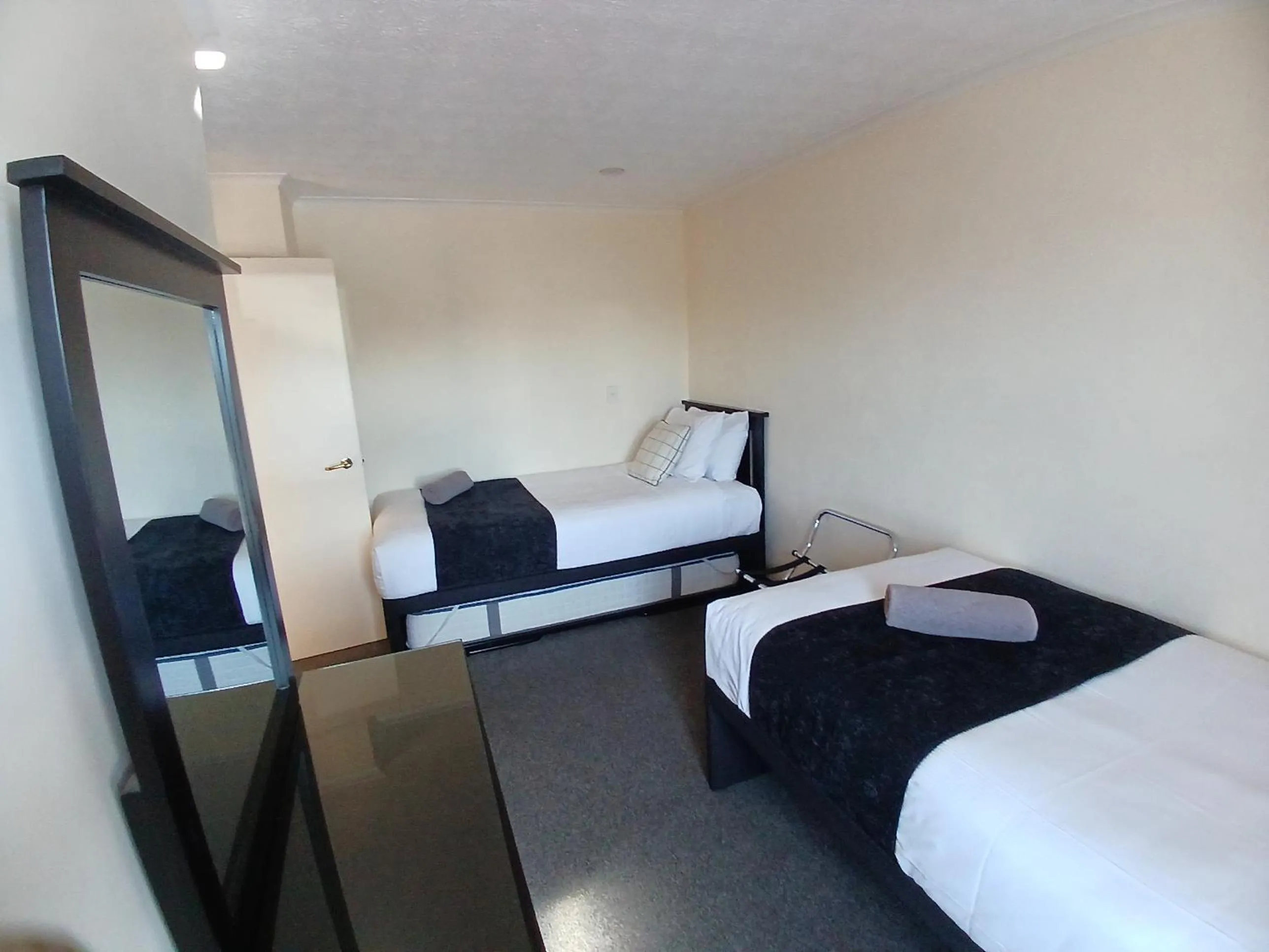 Bed in Palm City Motor Inn