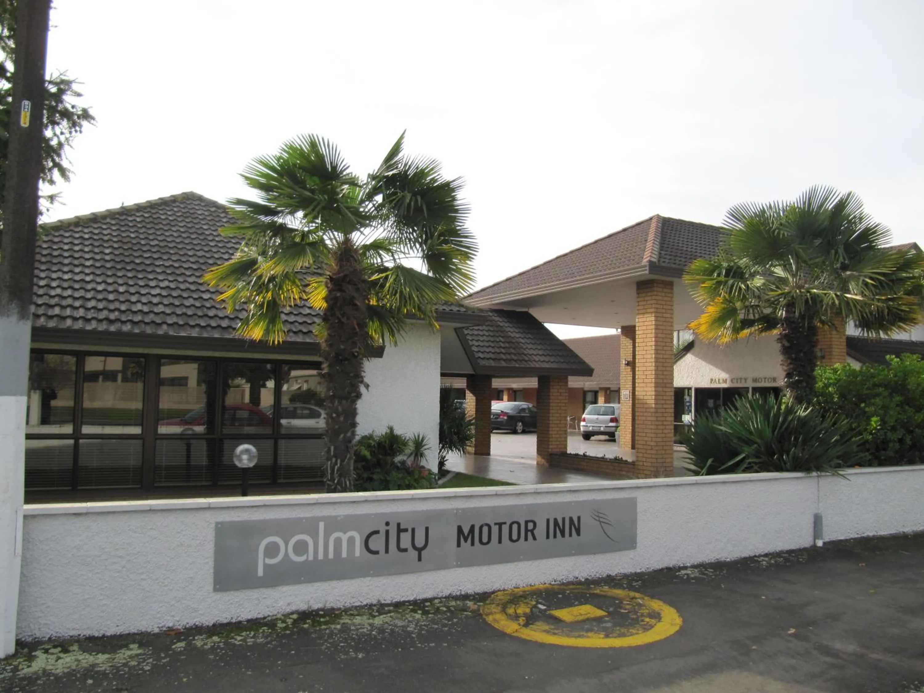 Property building in Palm City Motor Inn