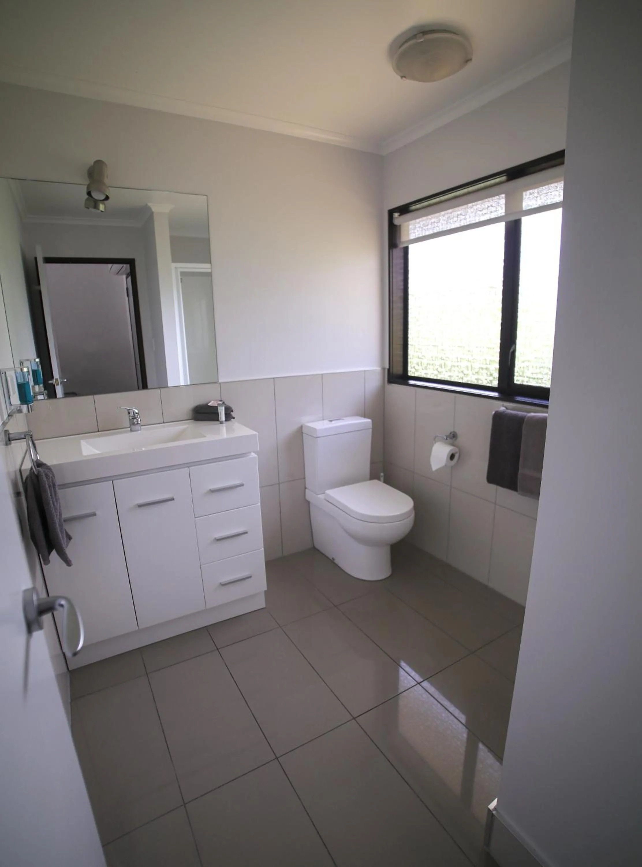 Shower in Palm City Motor Inn