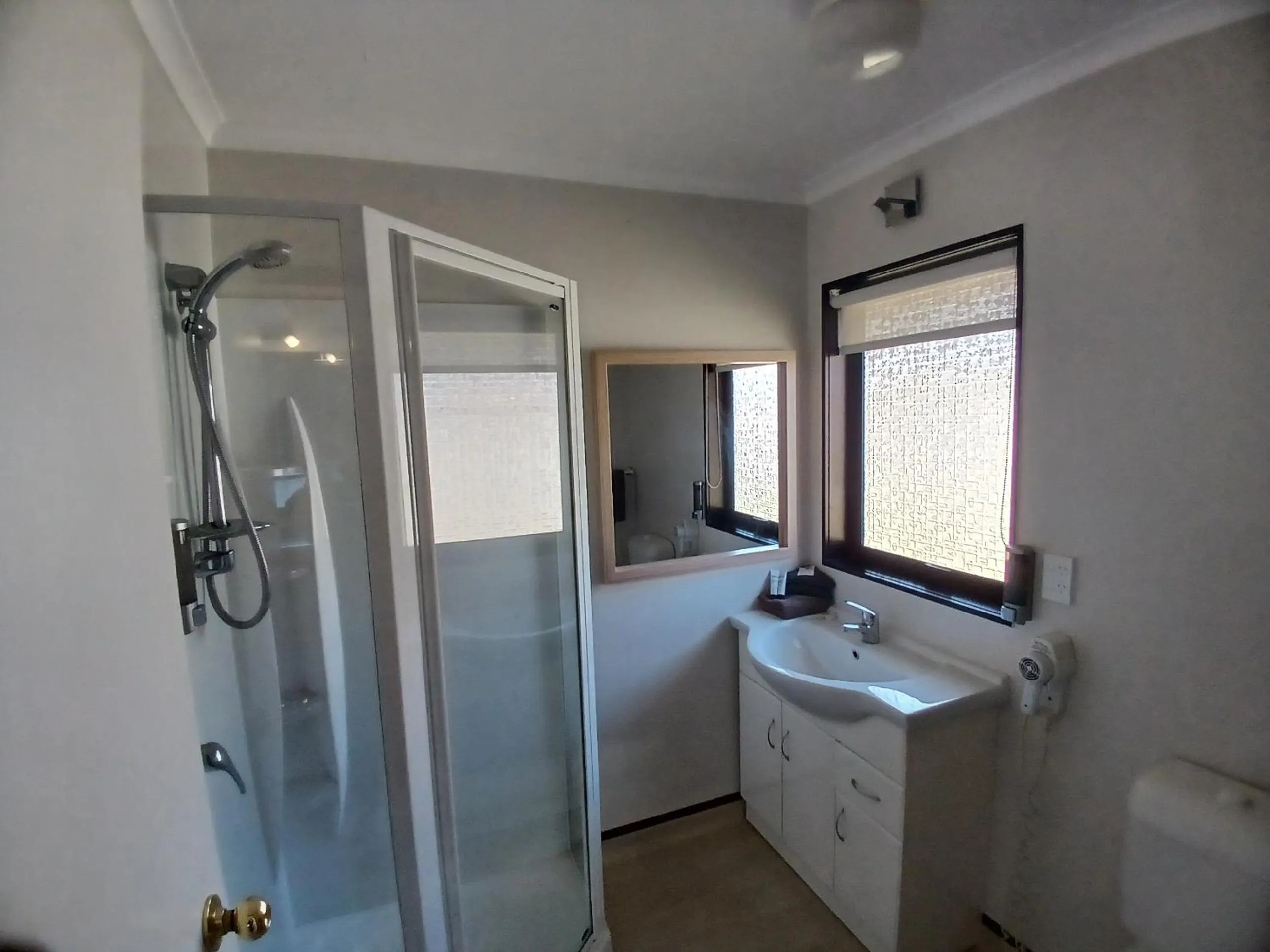 Bathroom in Palm City Motor Inn