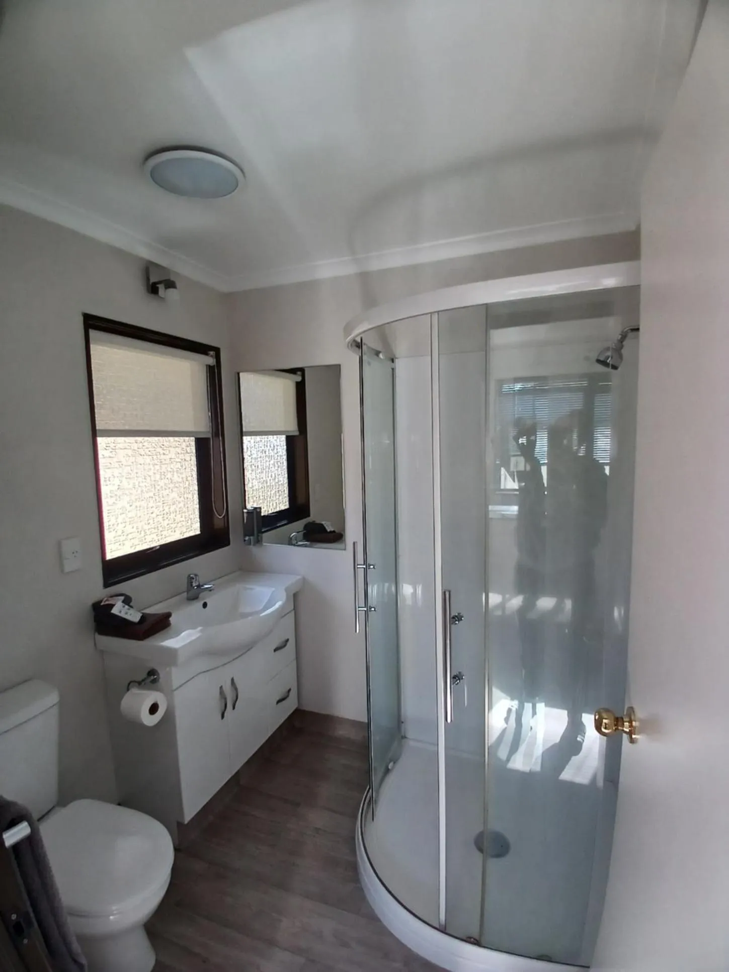 Bathroom in Palm City Motor Inn