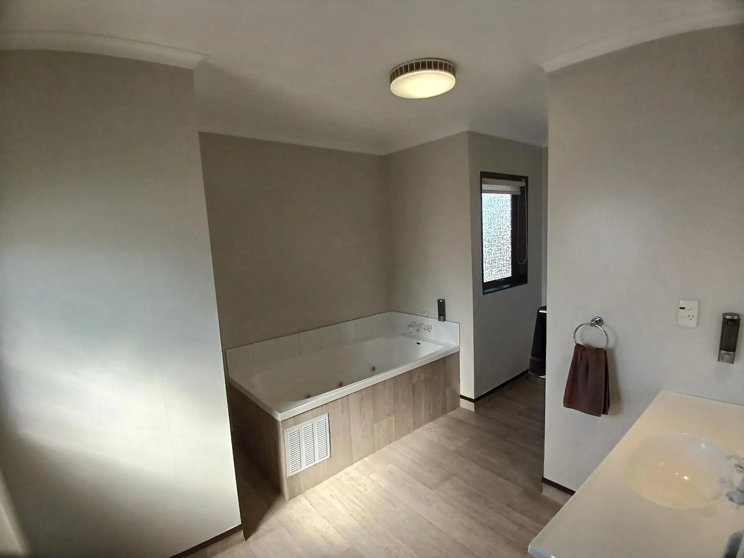 Bathroom in Palm City Motor Inn