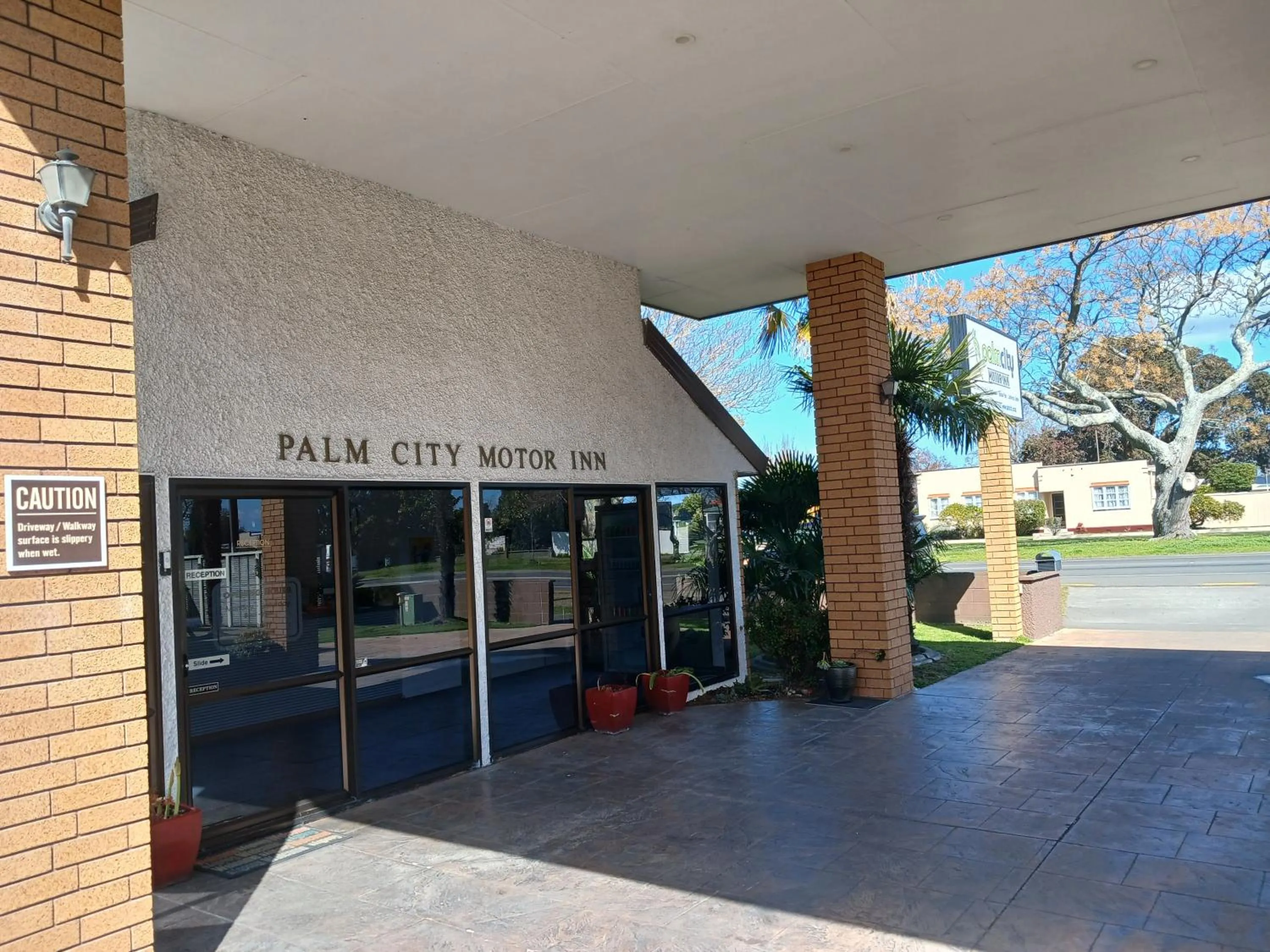 Property building in Palm City Motor Inn