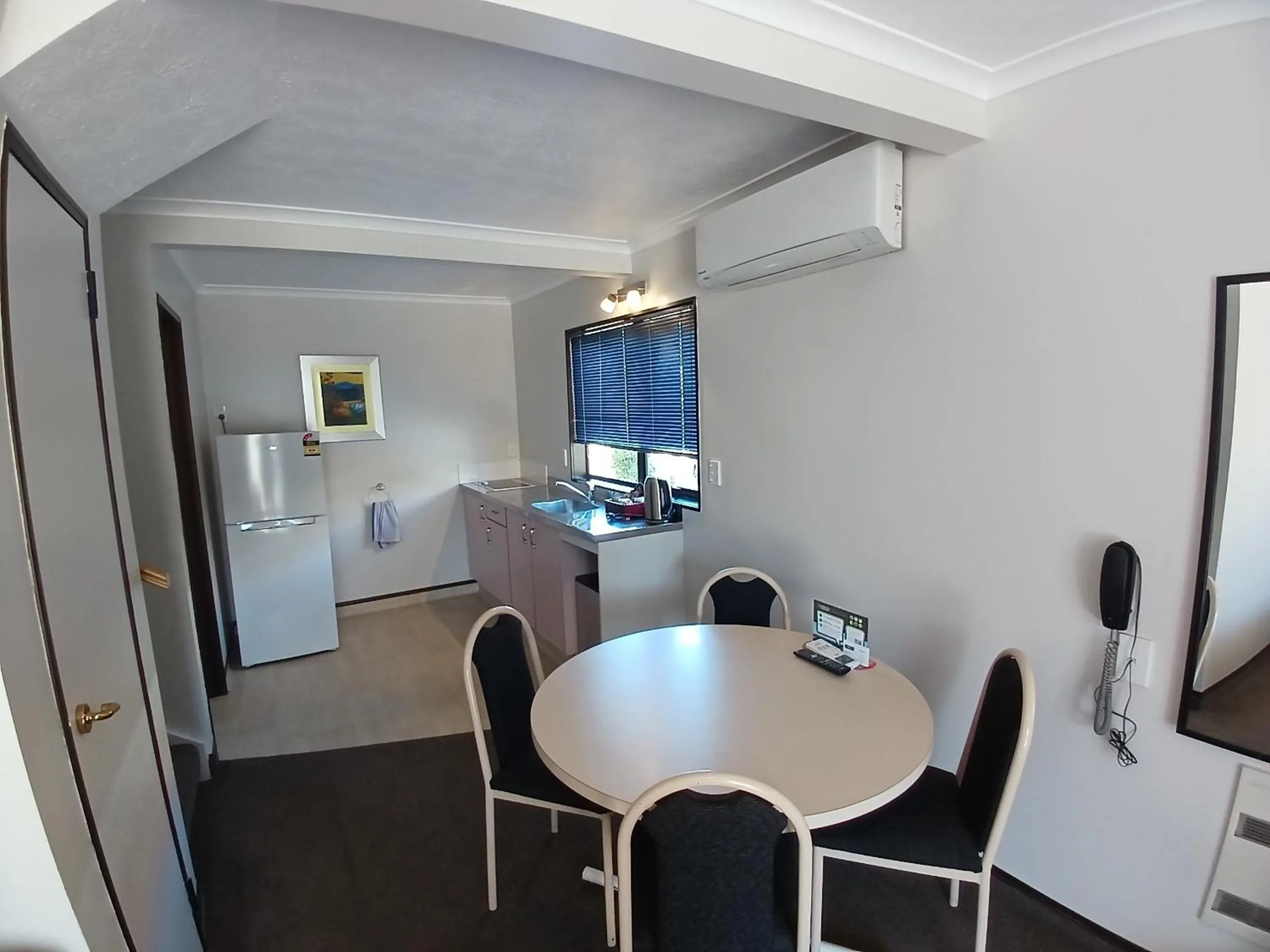 Kitchen or kitchenette in Palm City Motor Inn