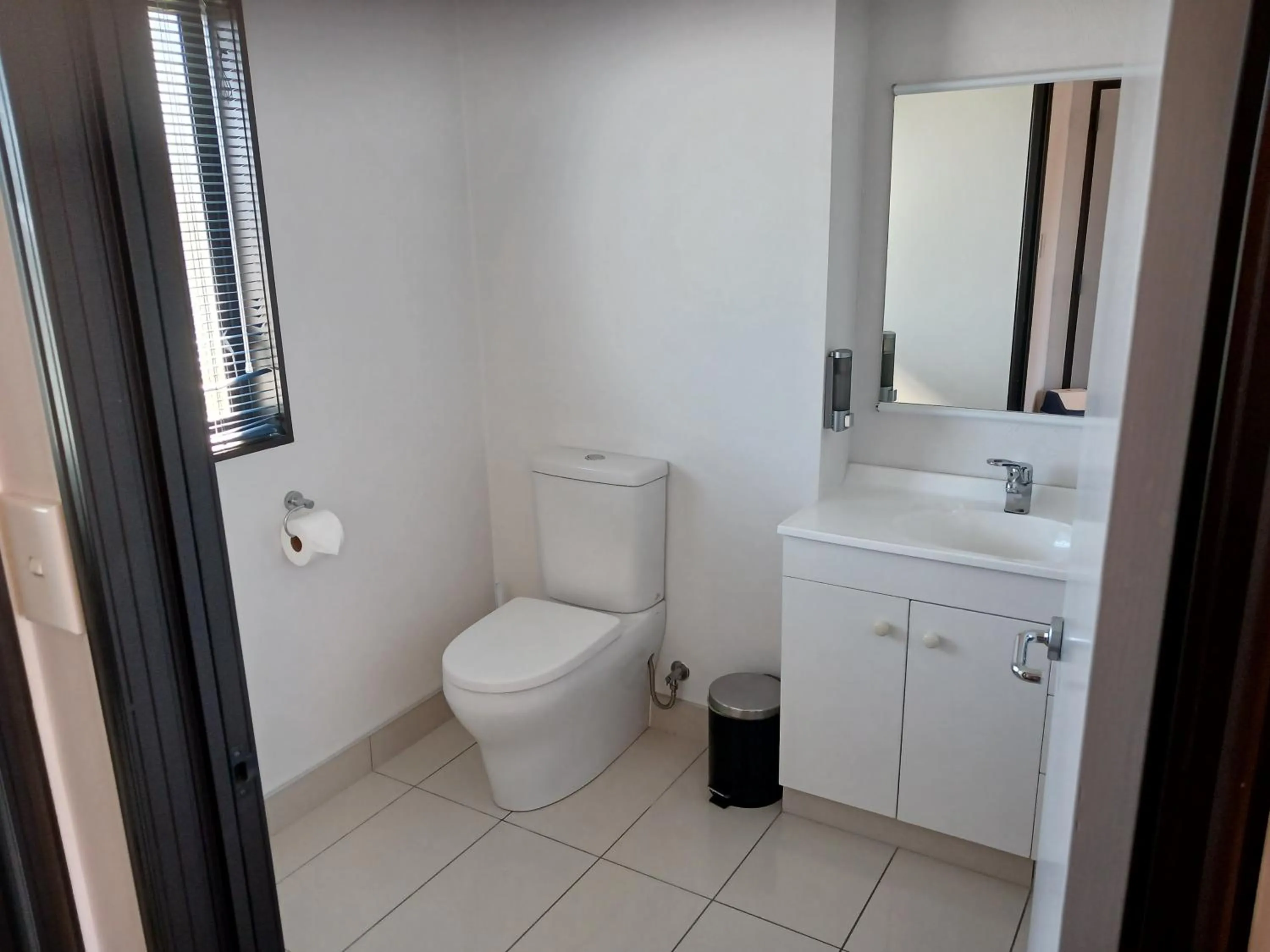 Toilet in Palm City Motor Inn