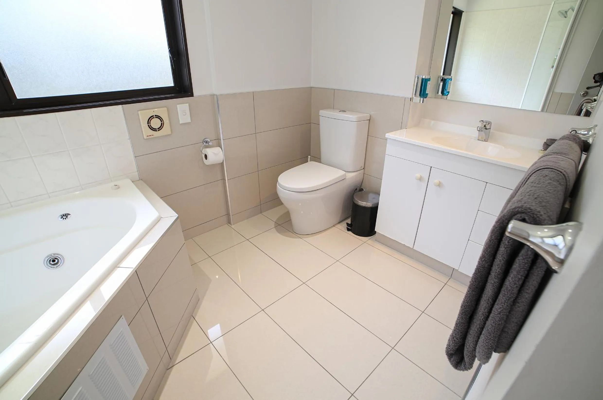 Shower in Palm City Motor Inn