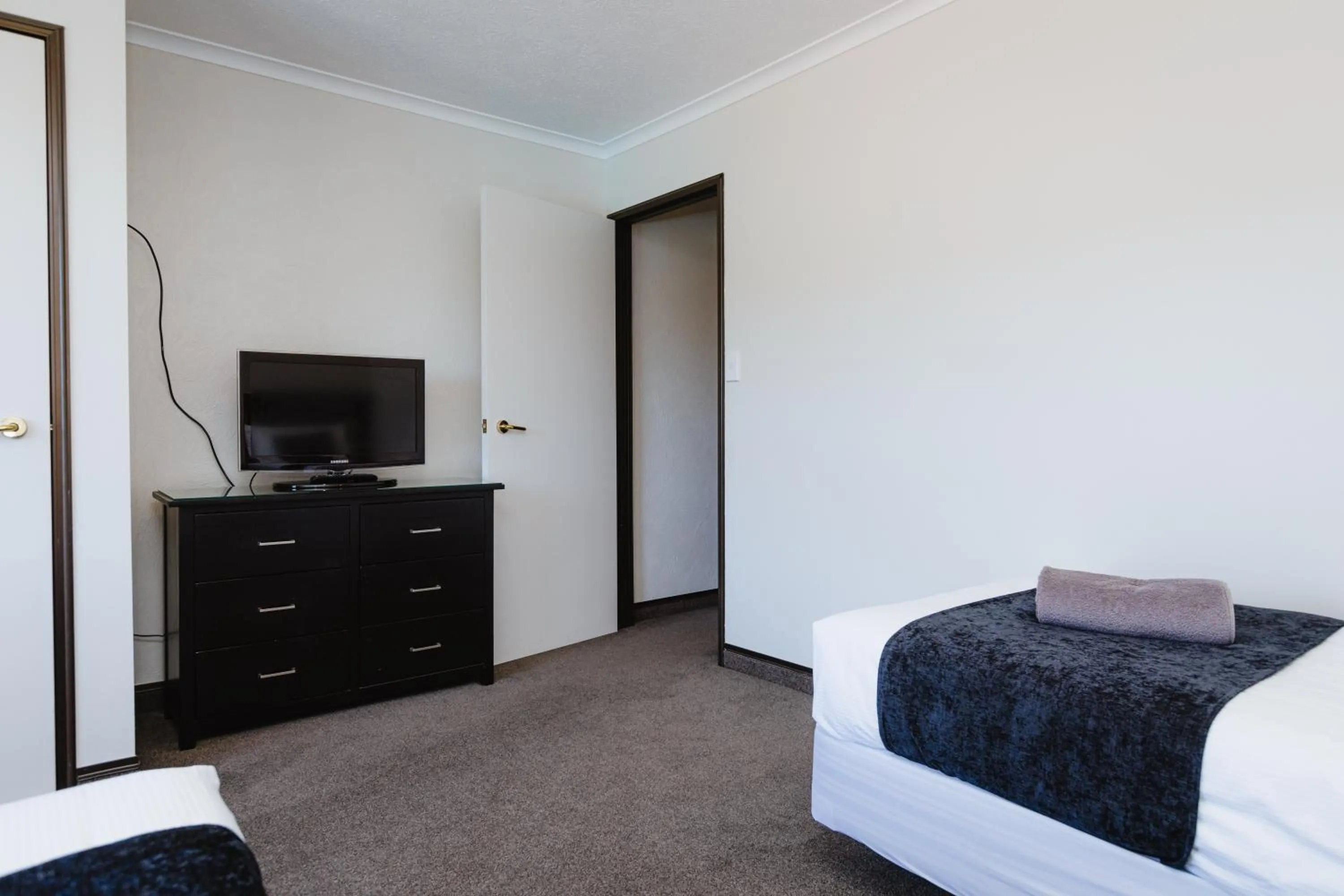 Bed in Palm City Motor Inn