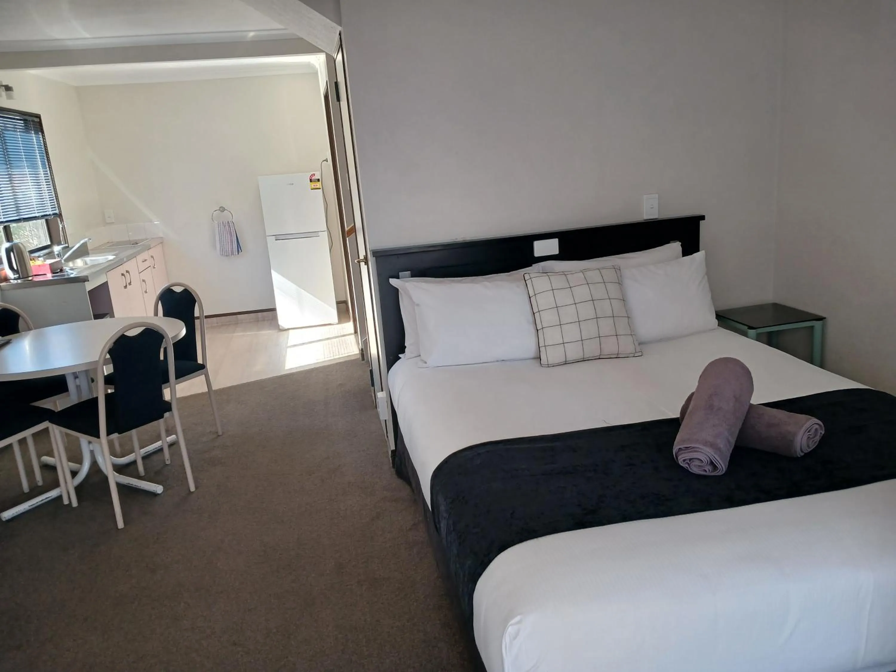 Bed in Palm City Motor Inn