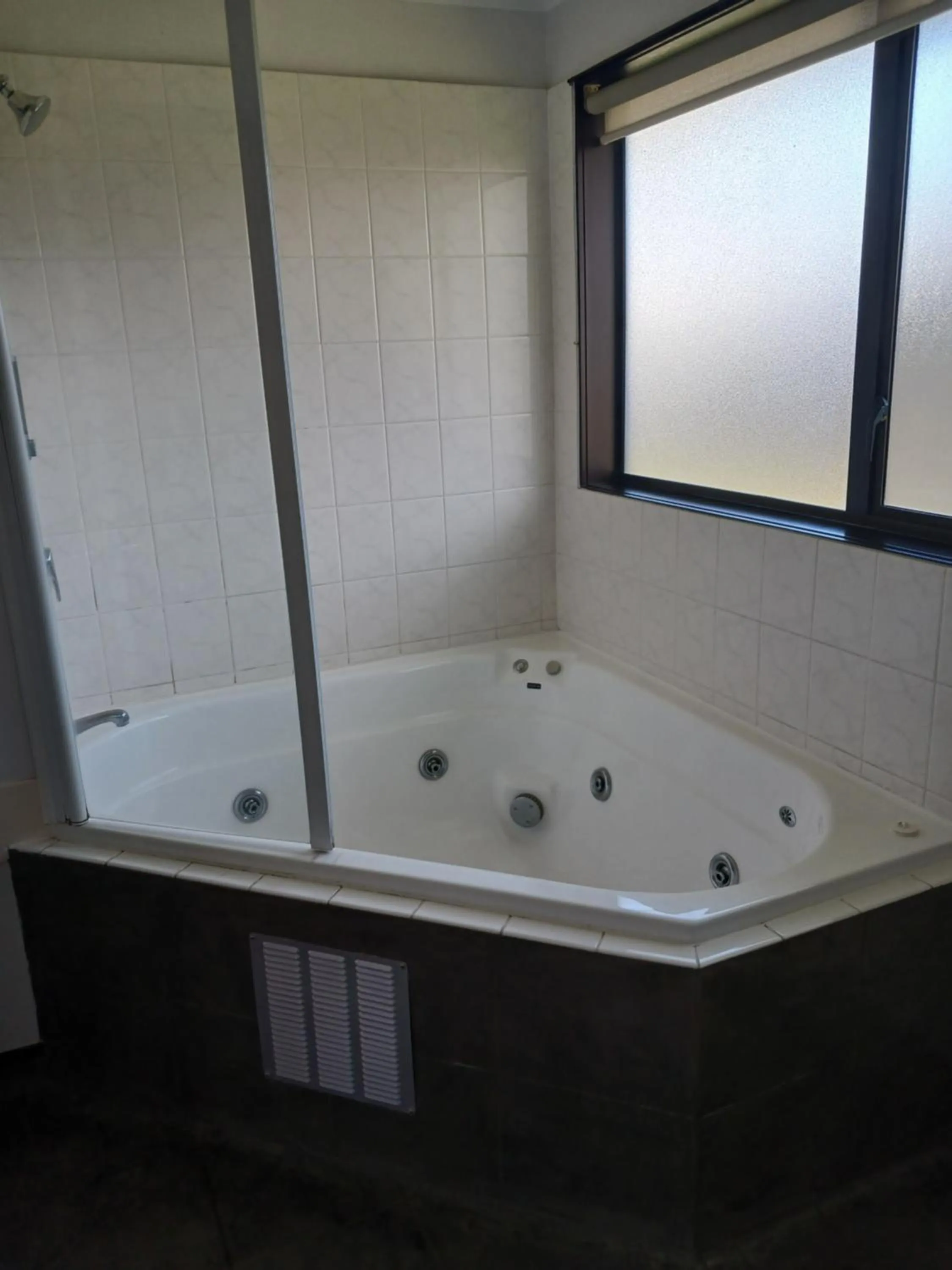 Bathroom in Palm City Motor Inn