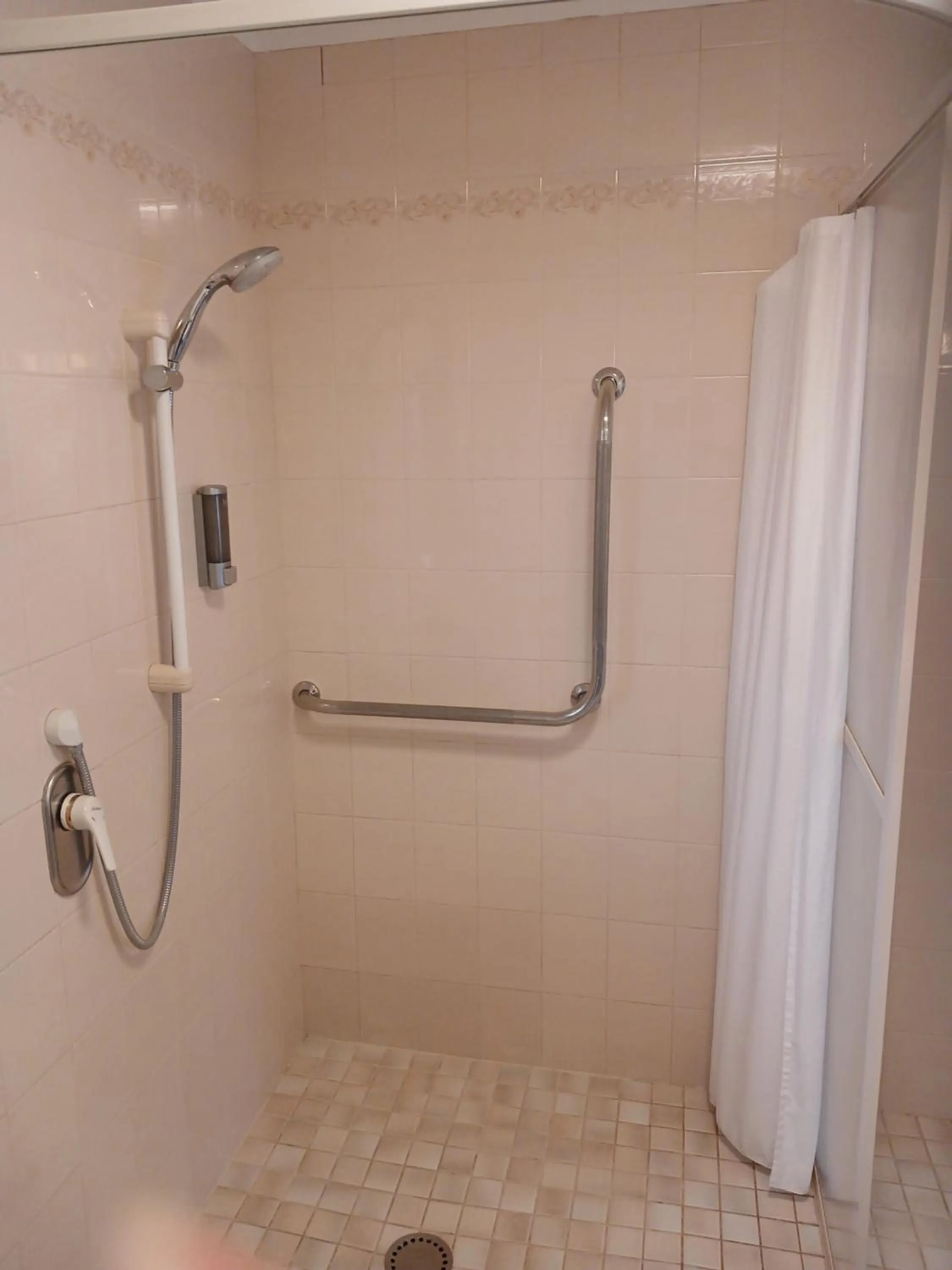 Shower in Palm City Motor Inn