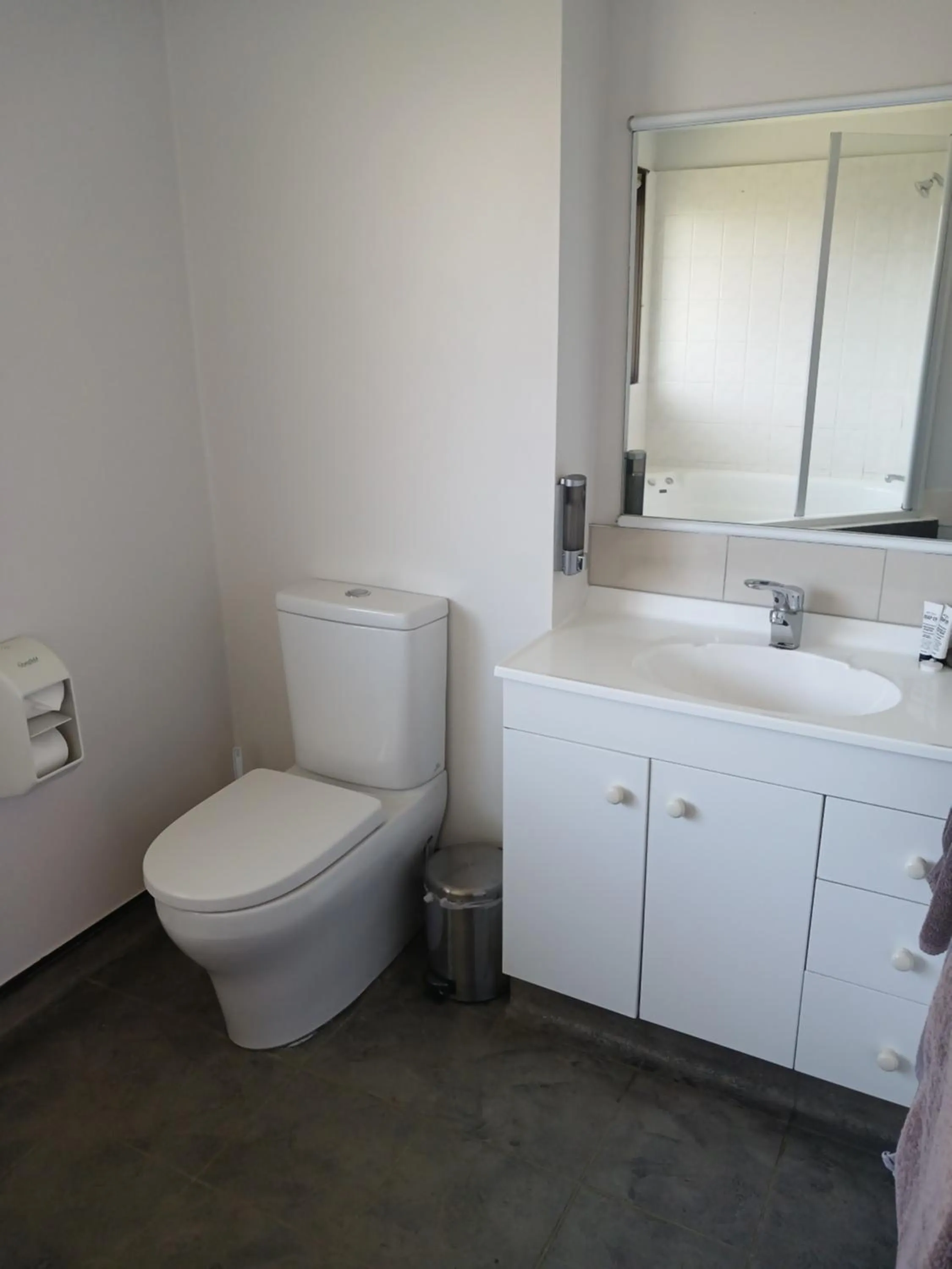 Bathroom in Palm City Motor Inn