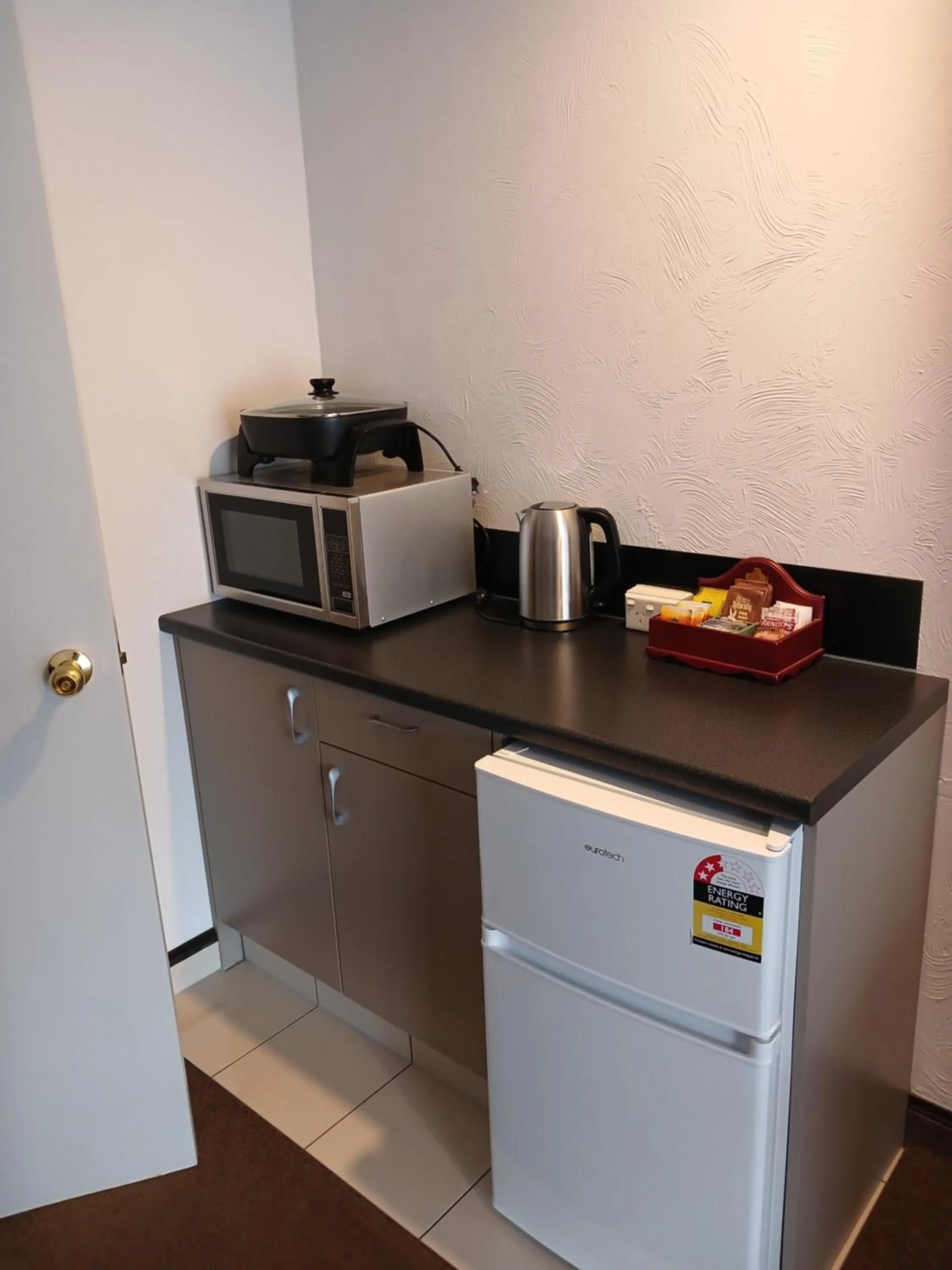 Coffee/tea facilities in Palm City Motor Inn