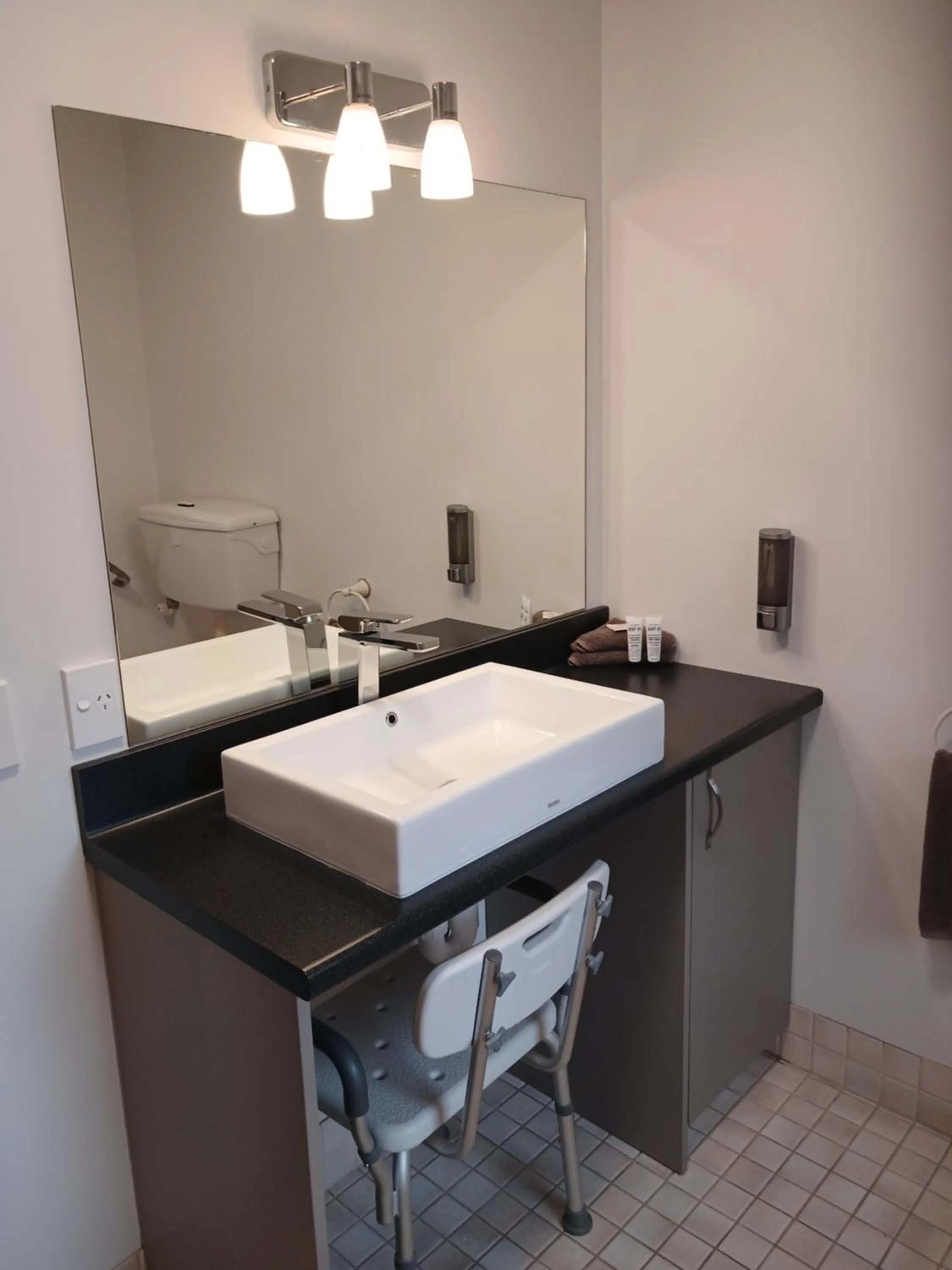 Bathroom in Palm City Motor Inn