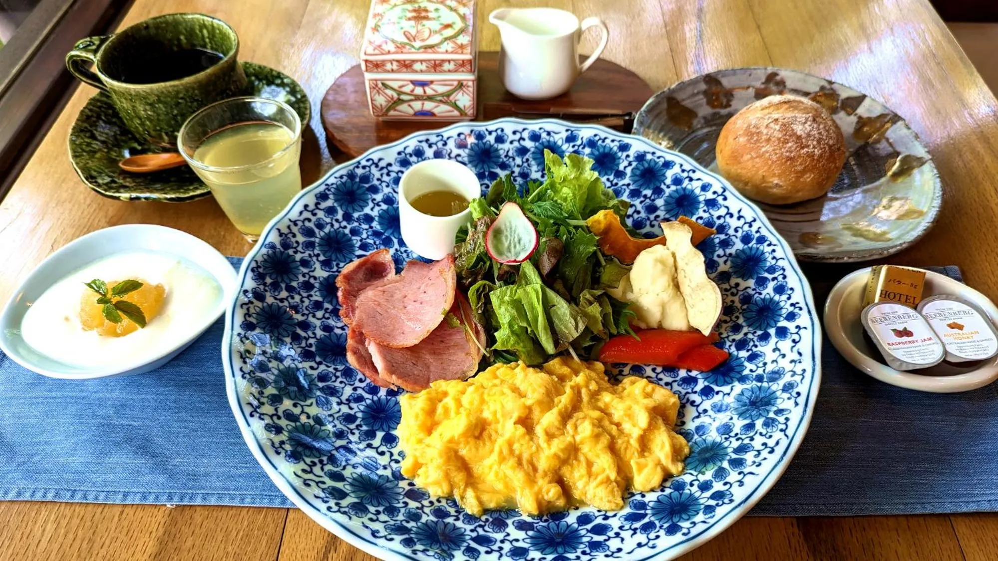 Breakfast in Hanafubuki