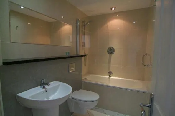 Bathroom in Kensington Hotel