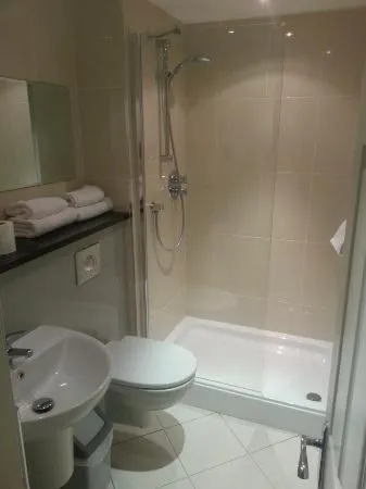 Bathroom in Kensington Hotel