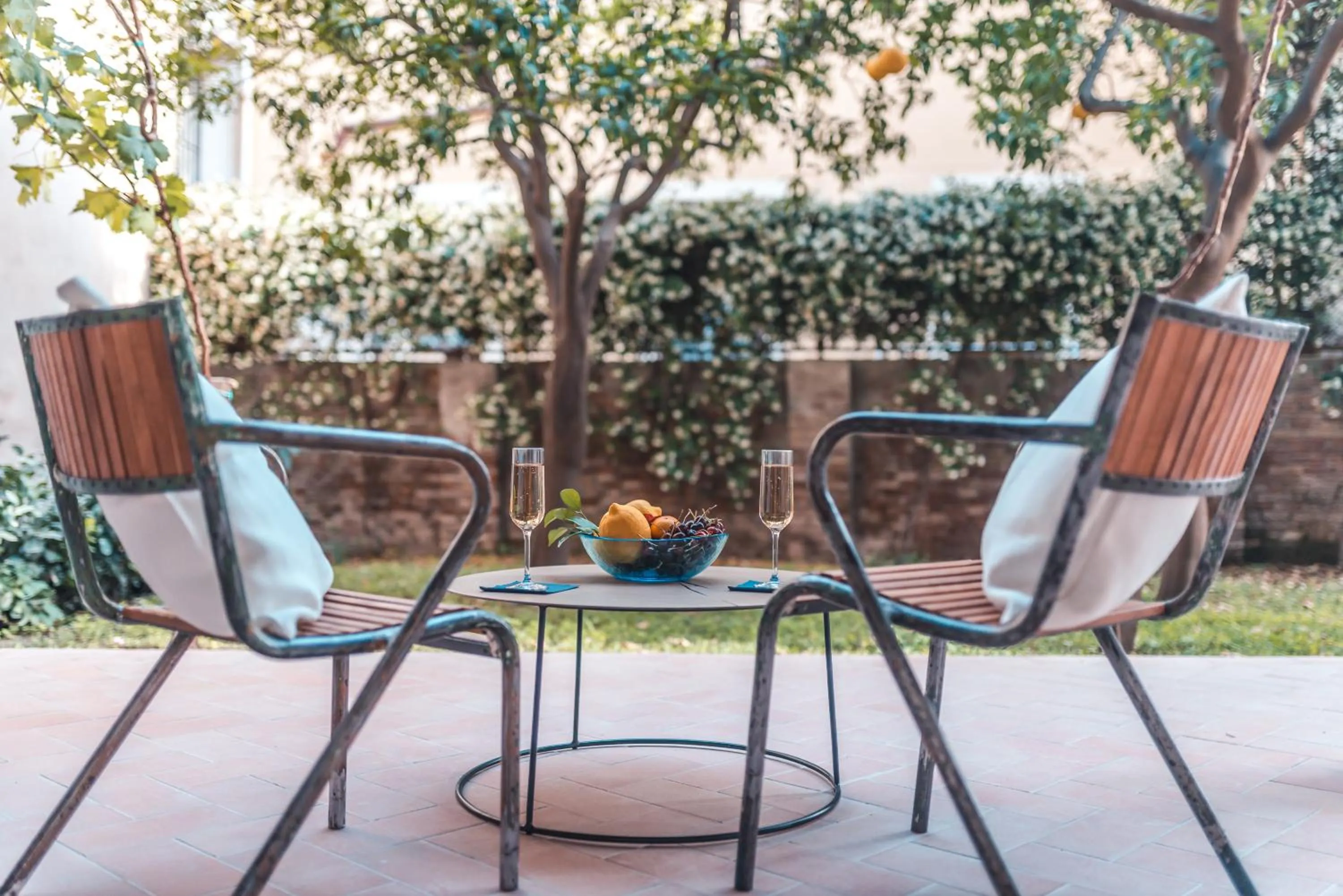 Patio in Médousa Bistrot & Suites