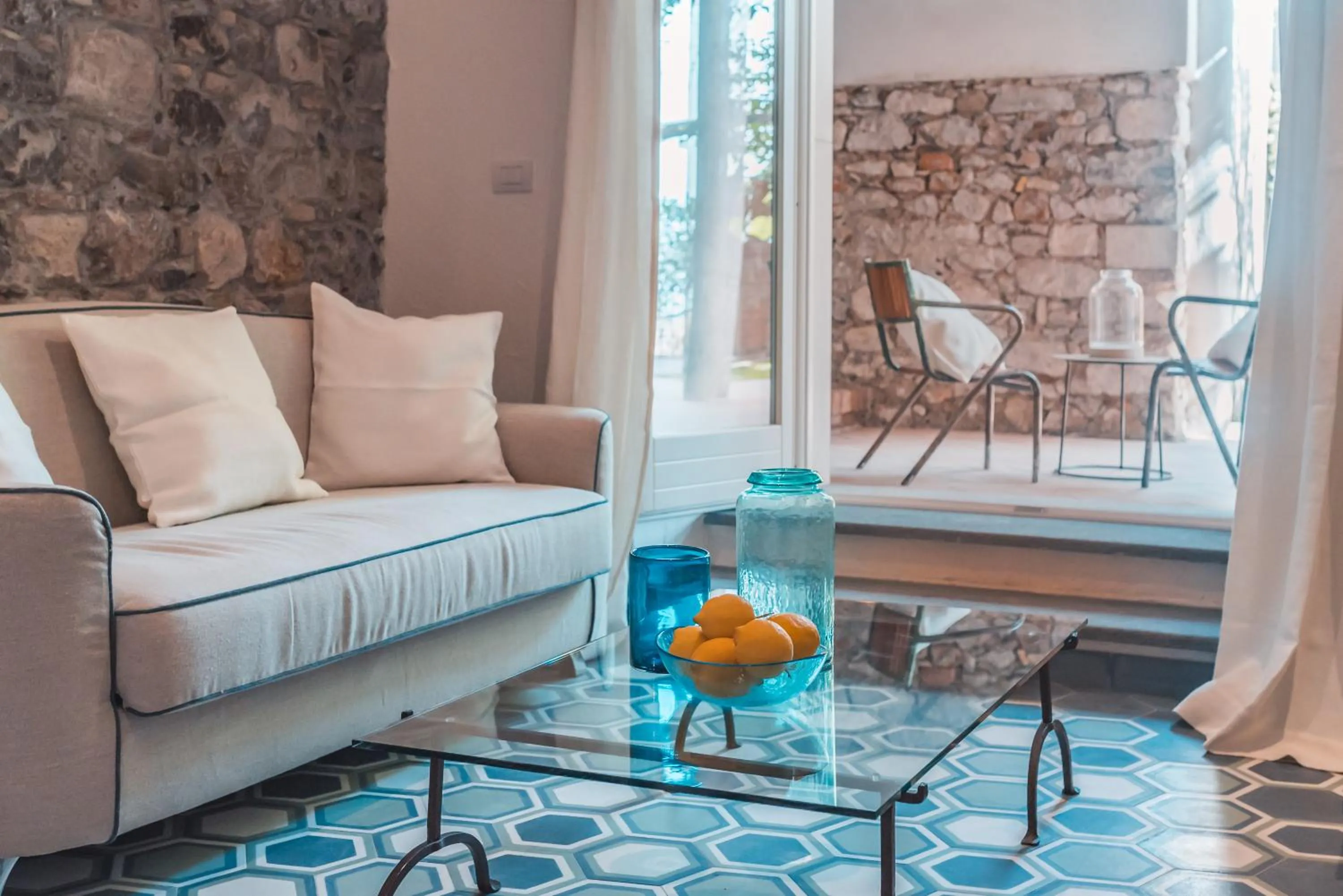 Patio in Médousa Bistrot & Suites