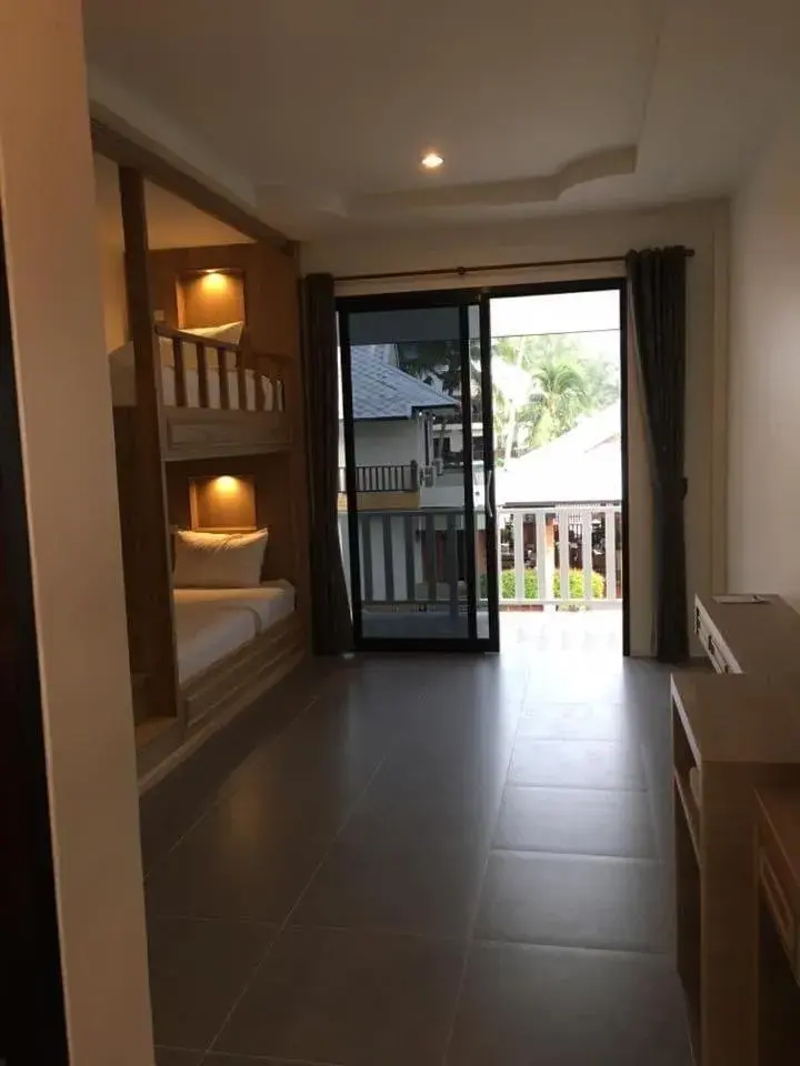 Premium Quadruple Room in Mac's Bay Resort Premium Quadruple Room in Mac's Bay Resort