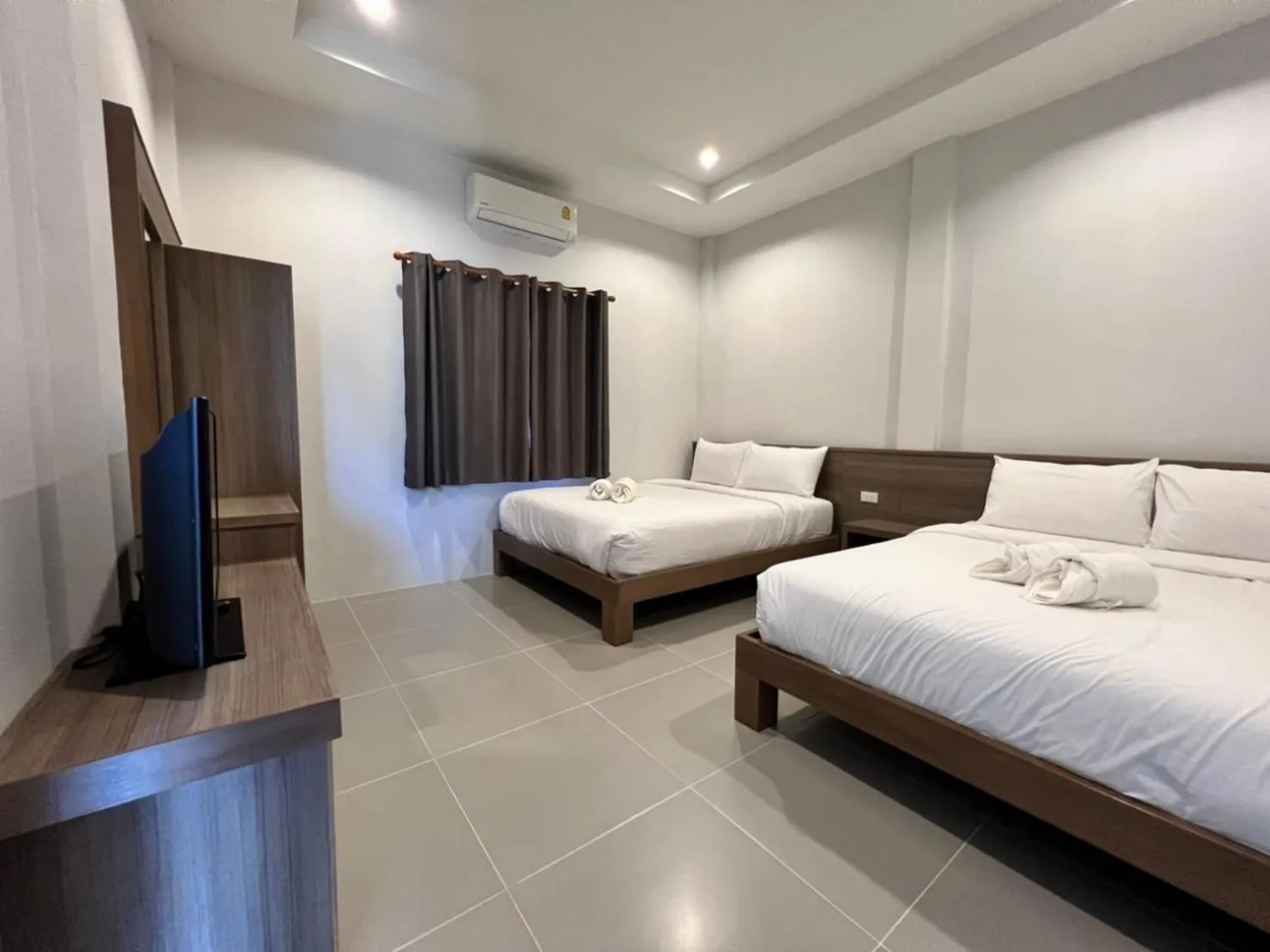 Bed in Mac's Bay Resort