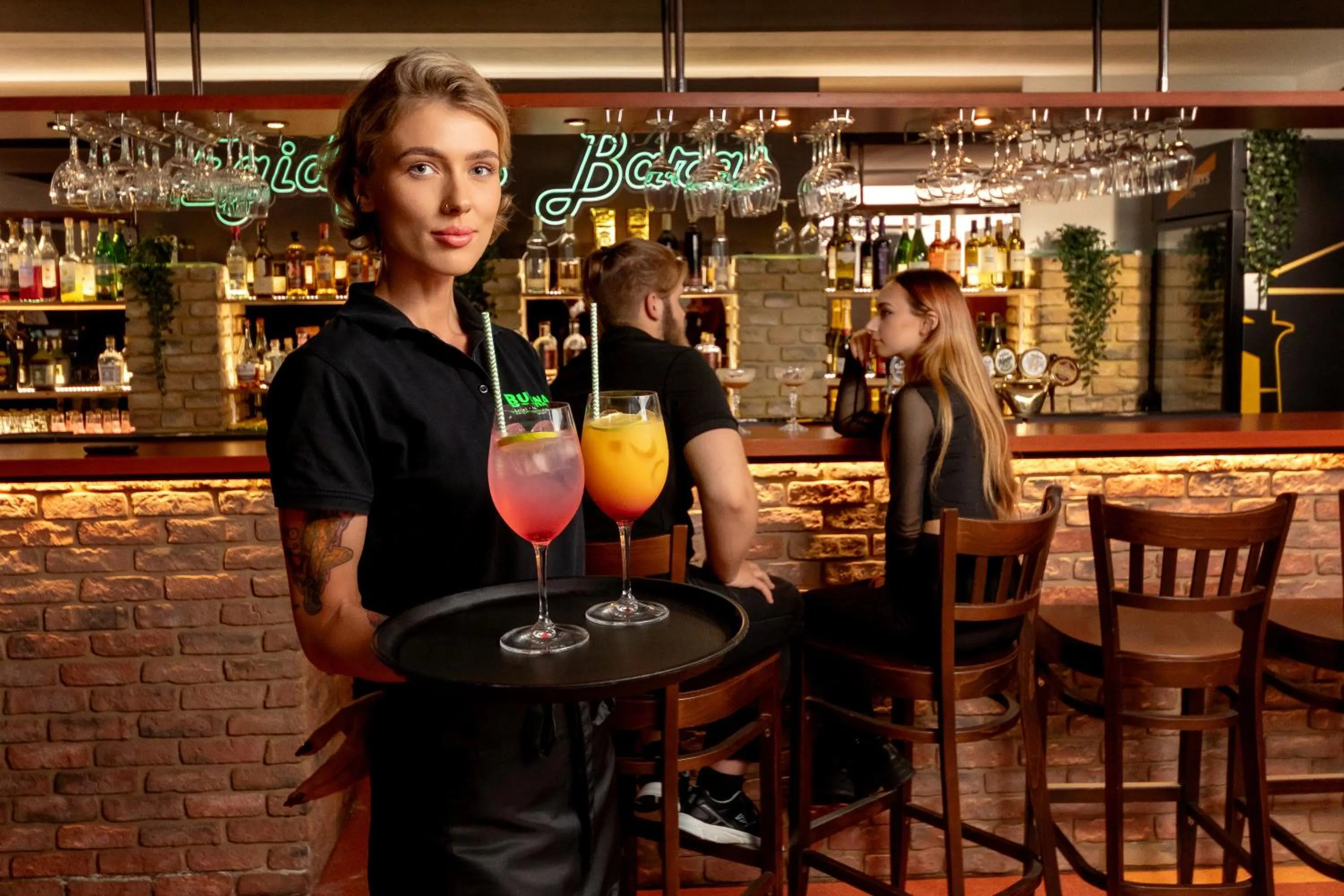 Restaurant/places to eat in Butenas Hotel Tyla