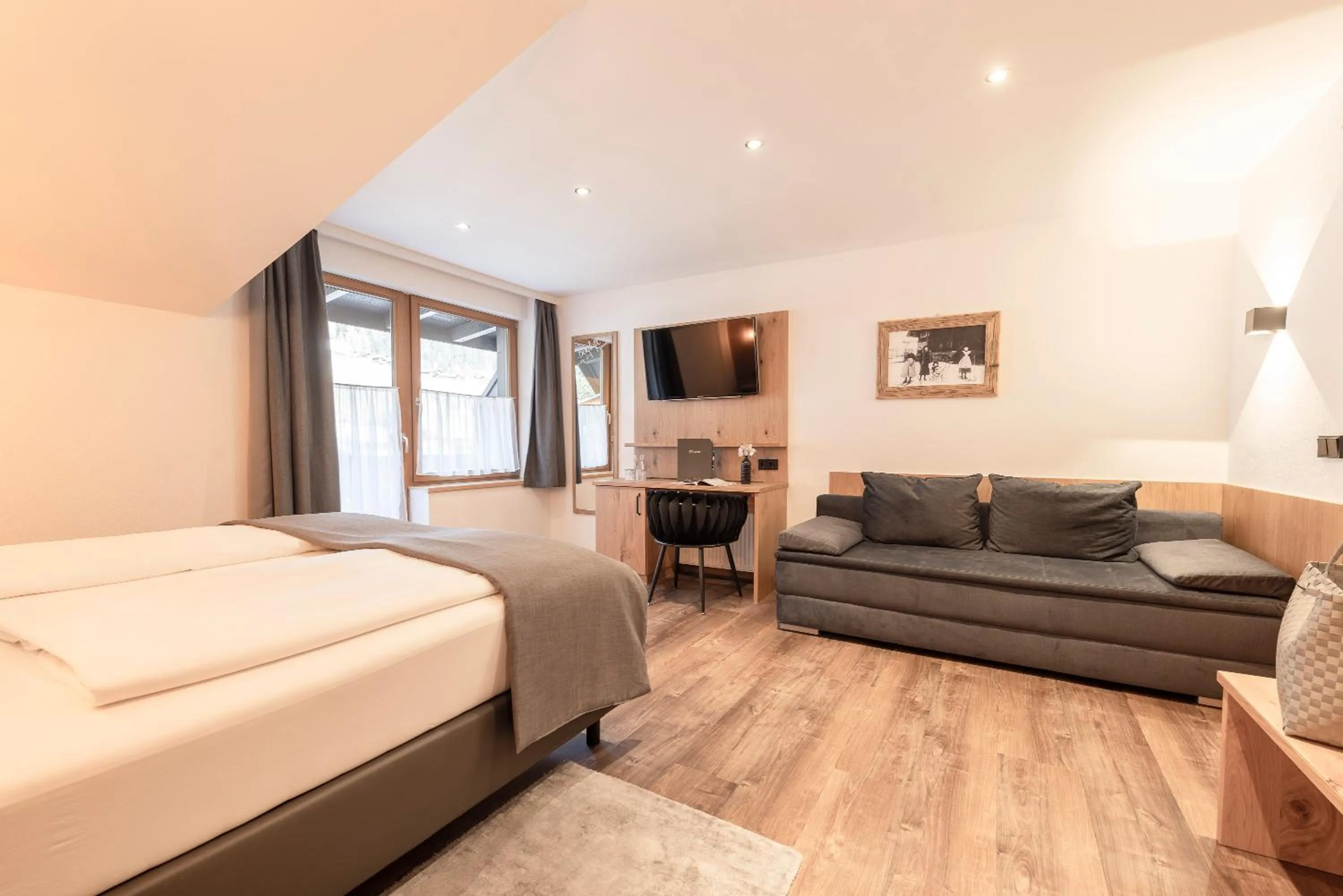 Photo of the whole room, Bed in Hotel Alphof Stubaital