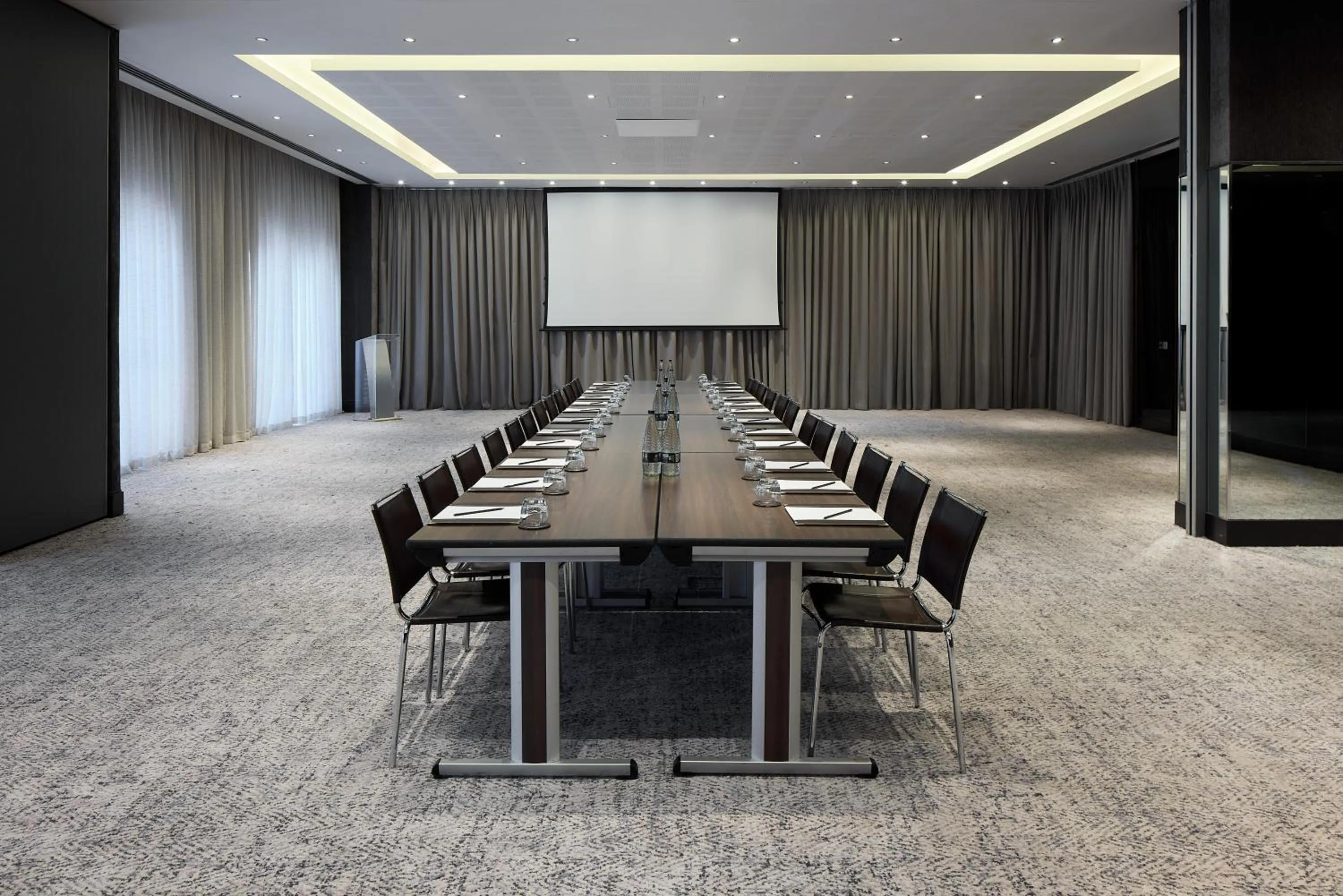 Meeting/conference room in Radisson Blu Hotel, London Canary Wharf East
