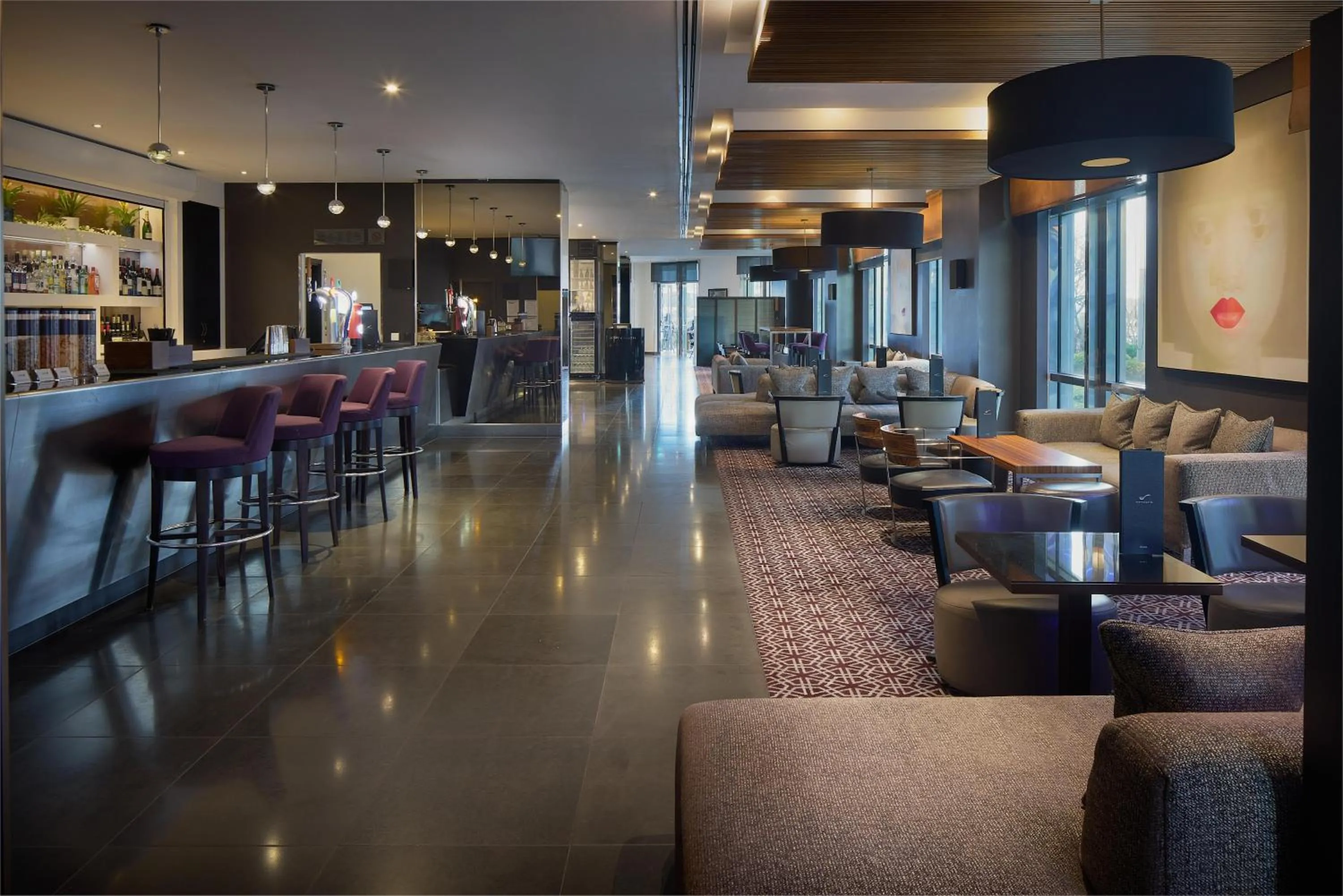 Lounge or bar in Radisson Blu Hotel, London Canary Wharf East