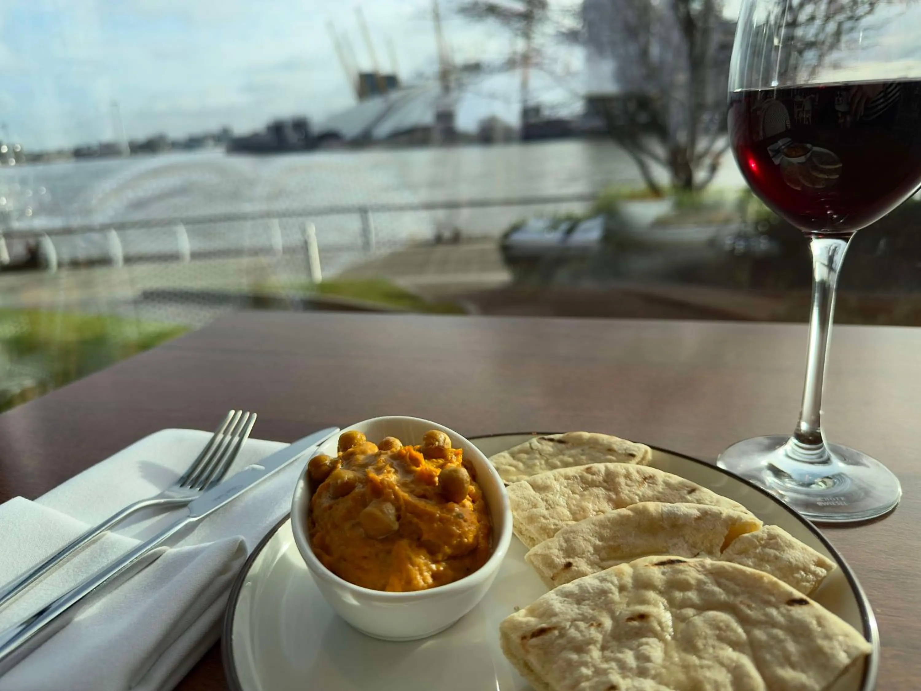 Food and drinks in Radisson Blu Hotel, London Canary Wharf East