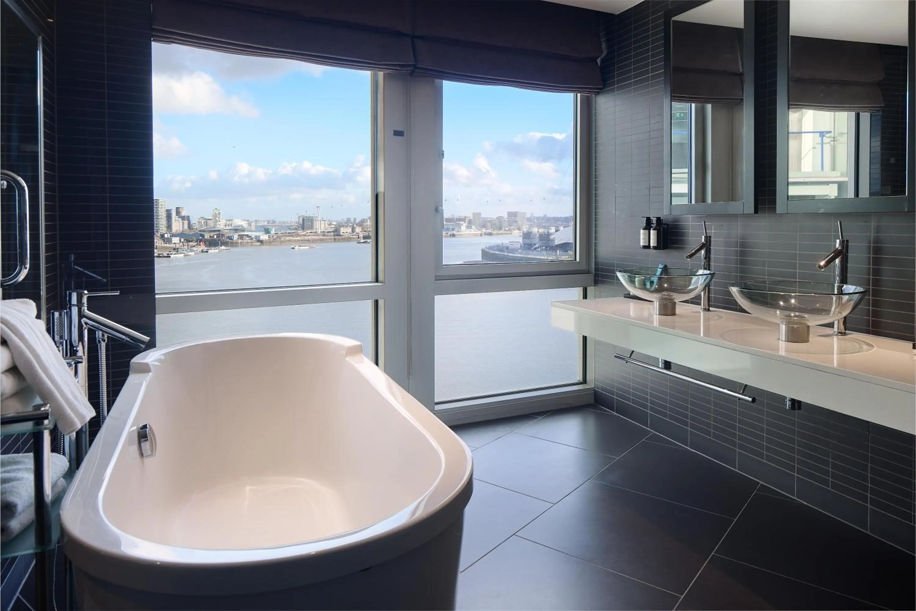 Bathroom in Radisson Blu Hotel, London Canary Wharf East