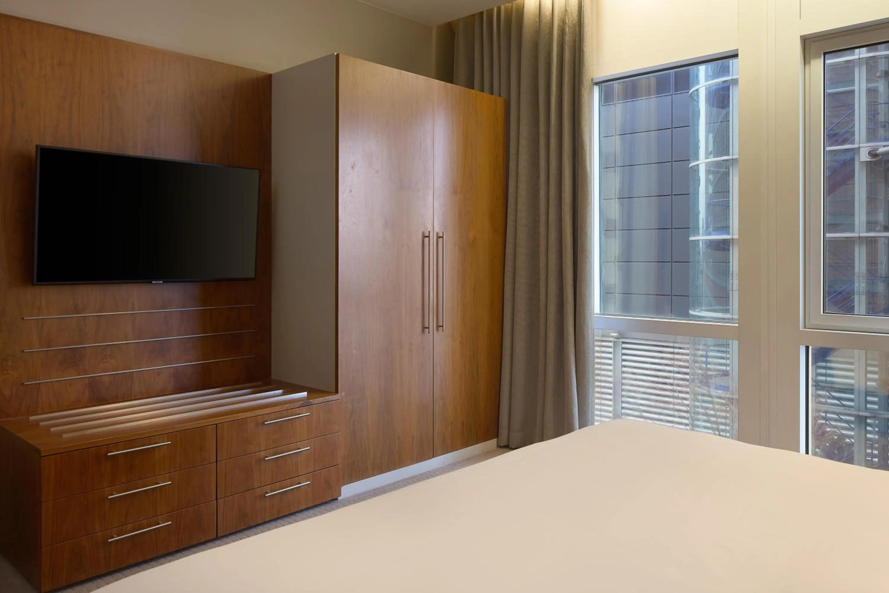 Photo of the whole room, Bed in Radisson Blu Hotel, London Canary Wharf East