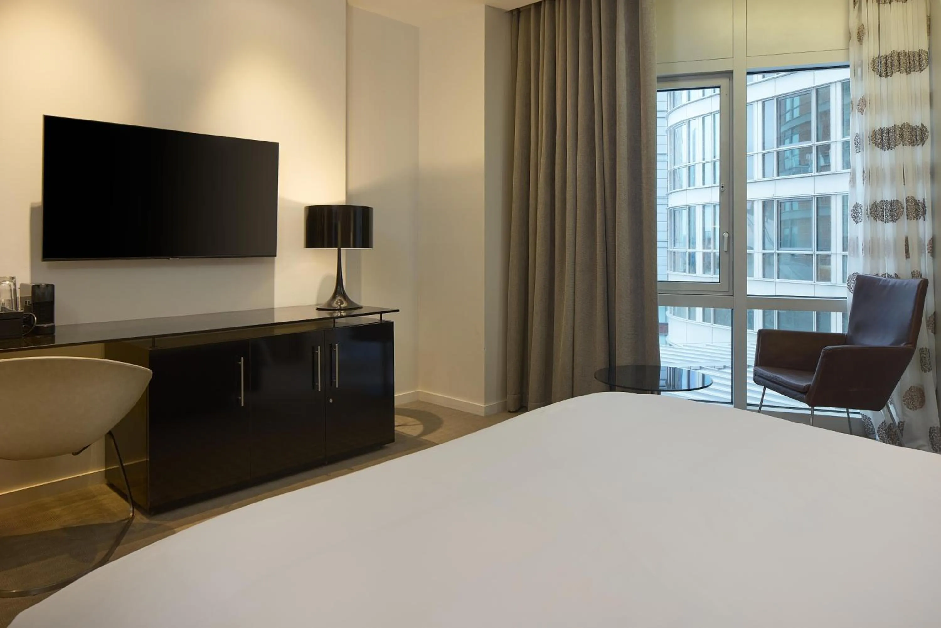 Bedroom, Bed in Radisson Blu Hotel, London Canary Wharf East