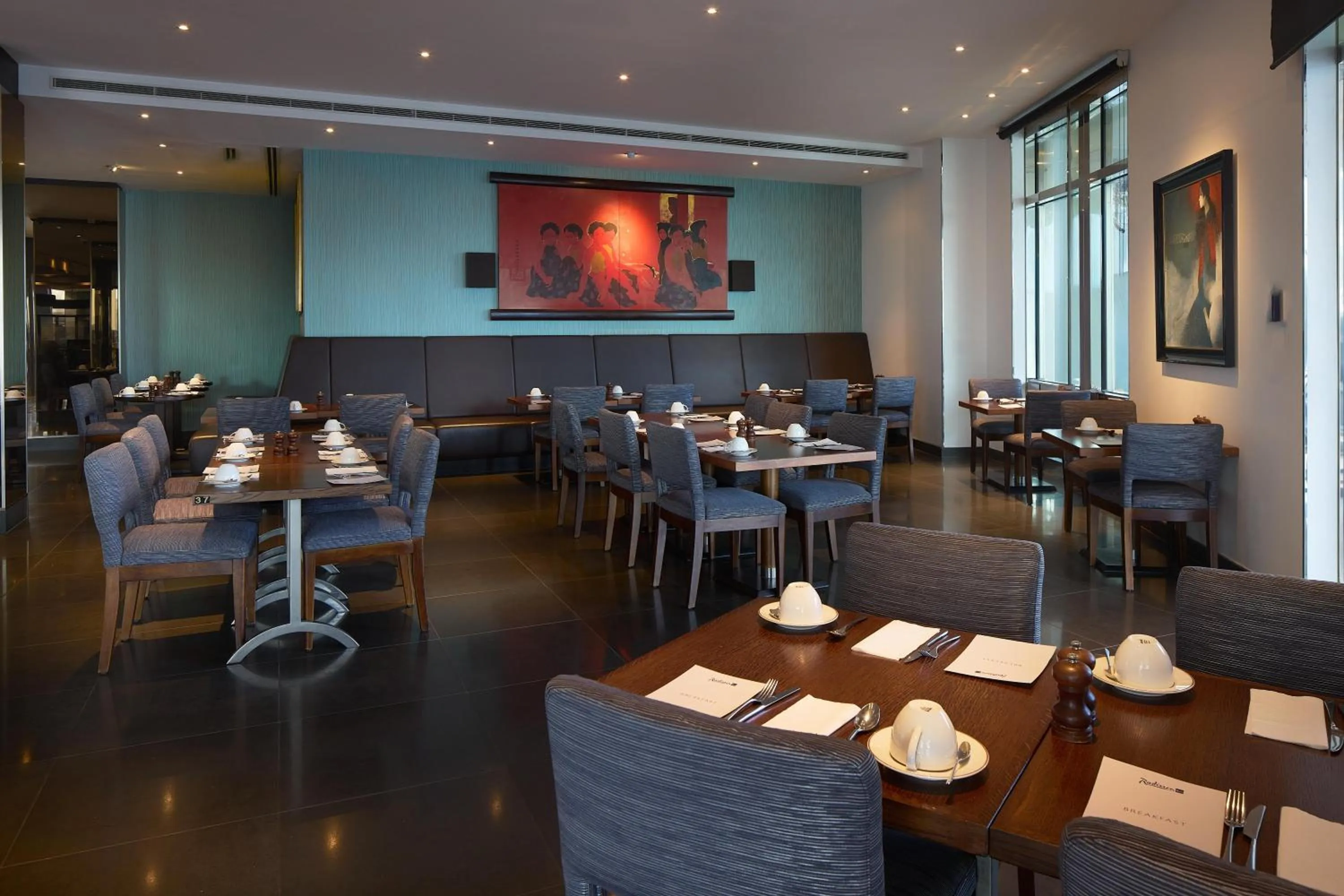 Restaurant/places to eat in Radisson Blu Hotel, London Canary Wharf East
