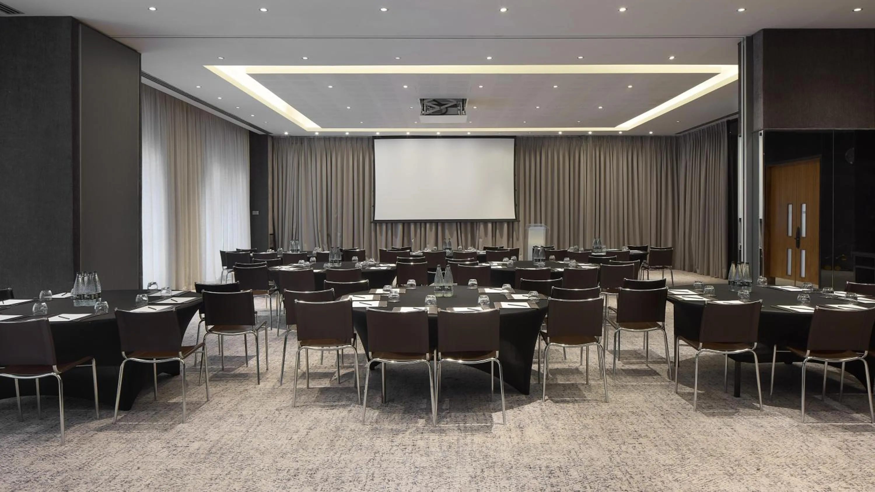 Meeting/conference room in Radisson Blu Hotel, London Canary Wharf East
