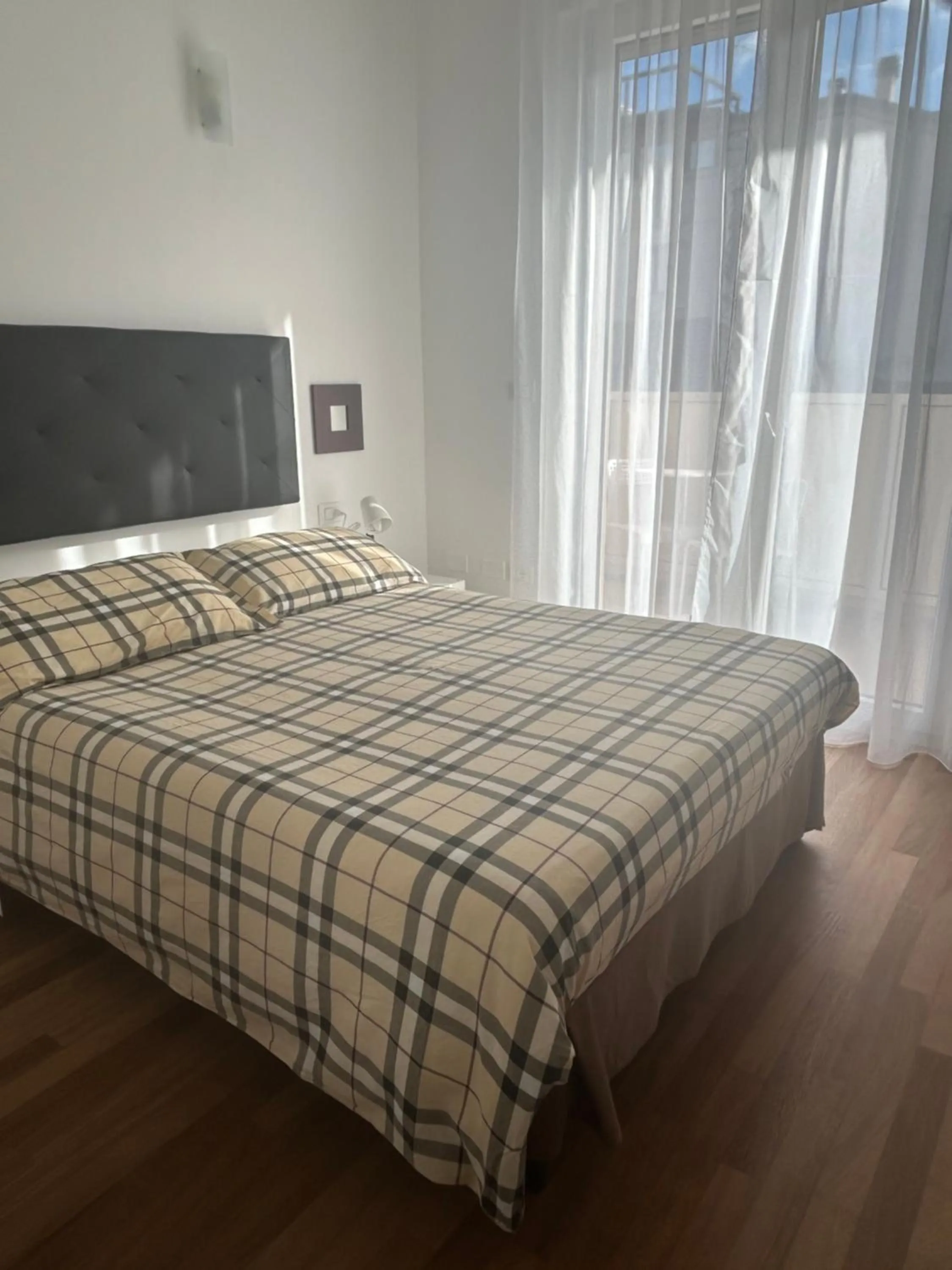 Photo of the whole room, Bed in New York B&B