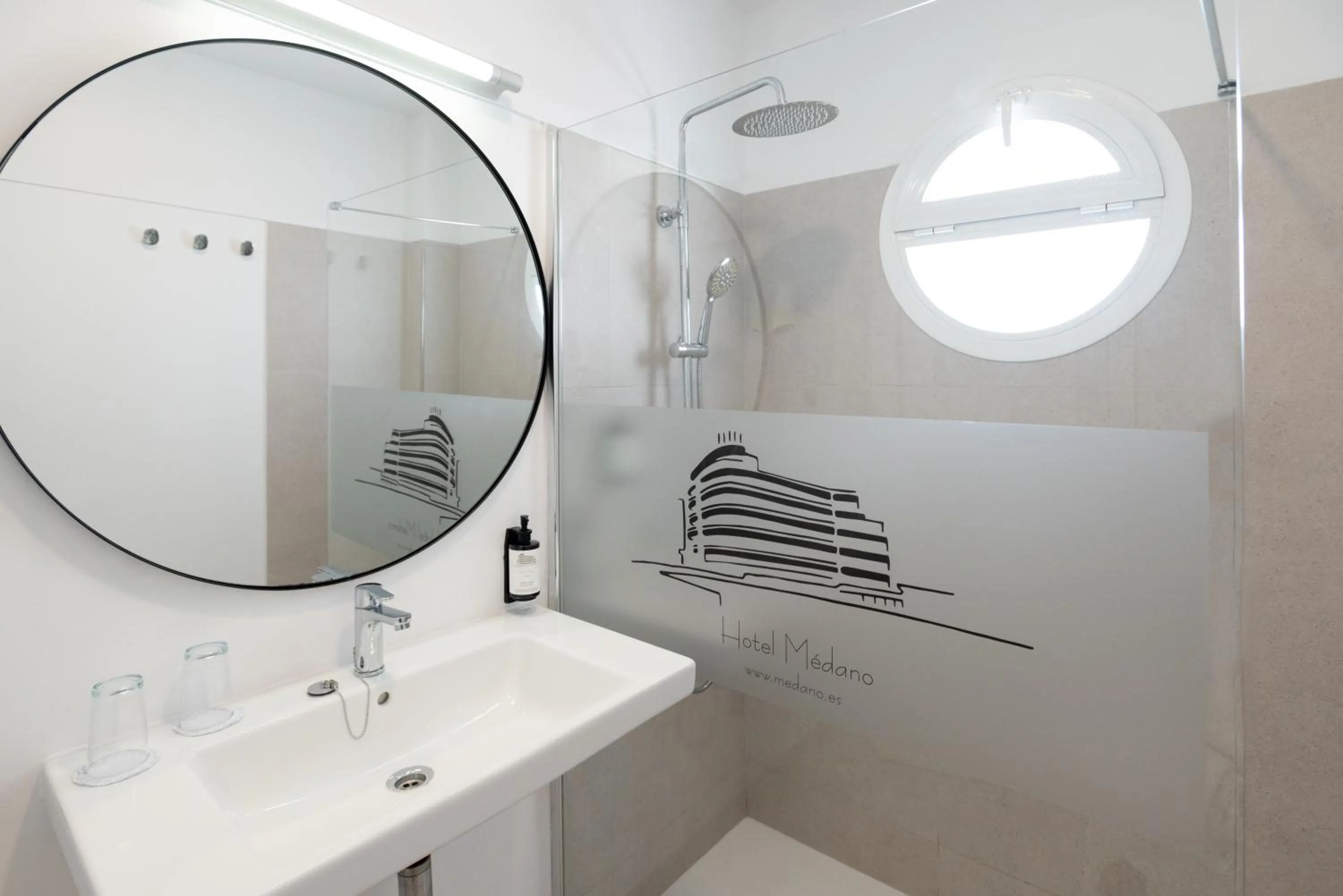 Bathroom in Hotel Médano