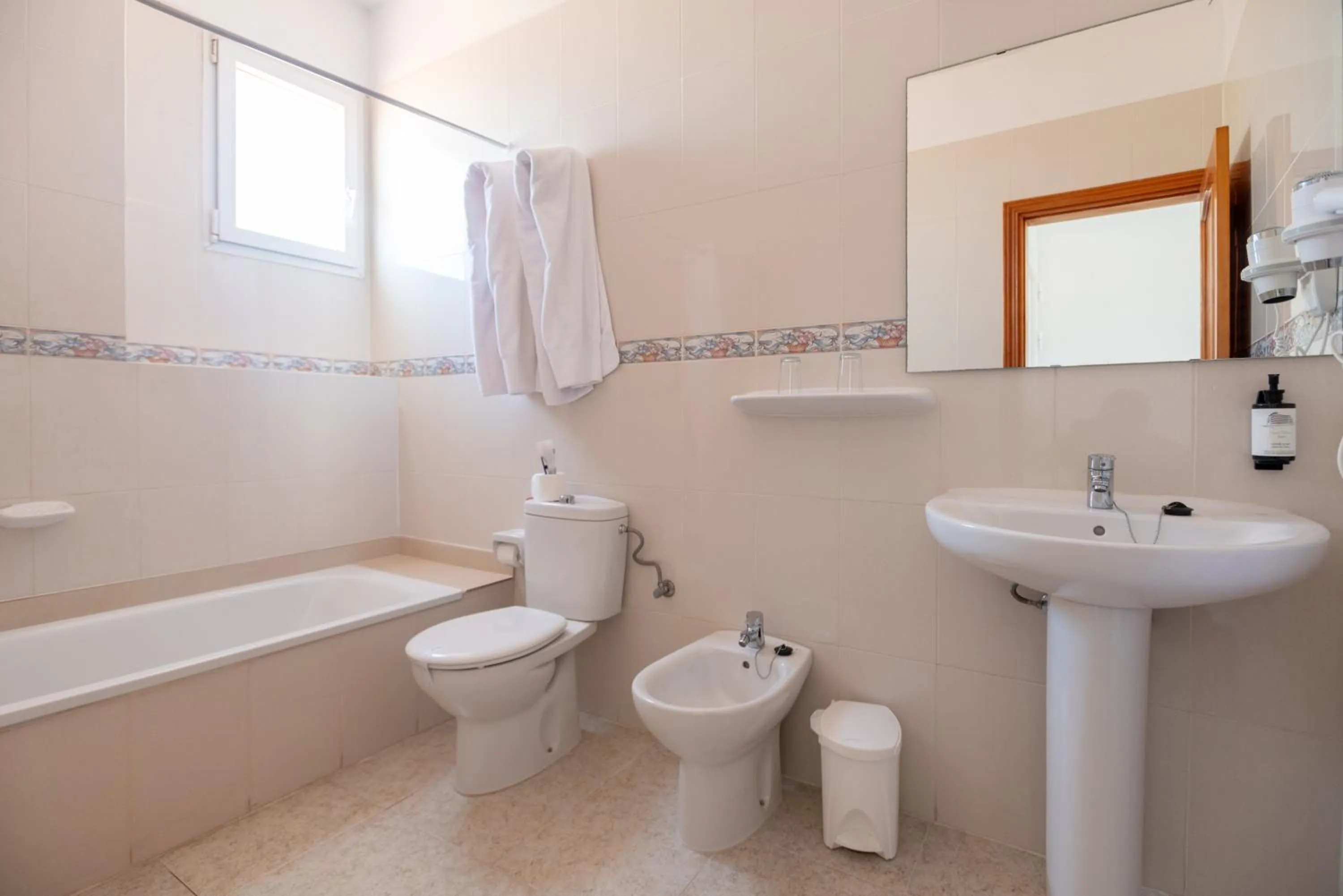 Bathroom in Hotel Médano