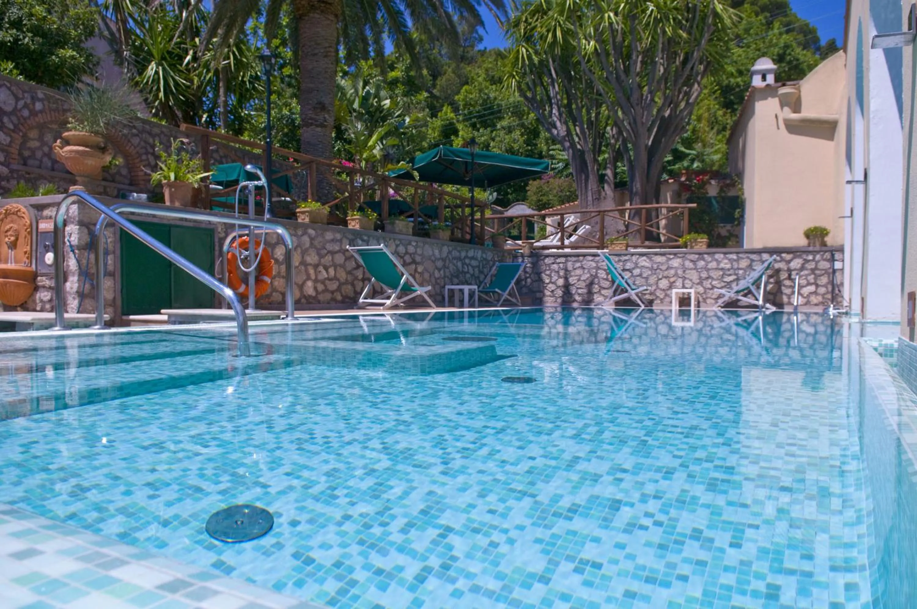 Hot Tub in Hotel Villa Sarah