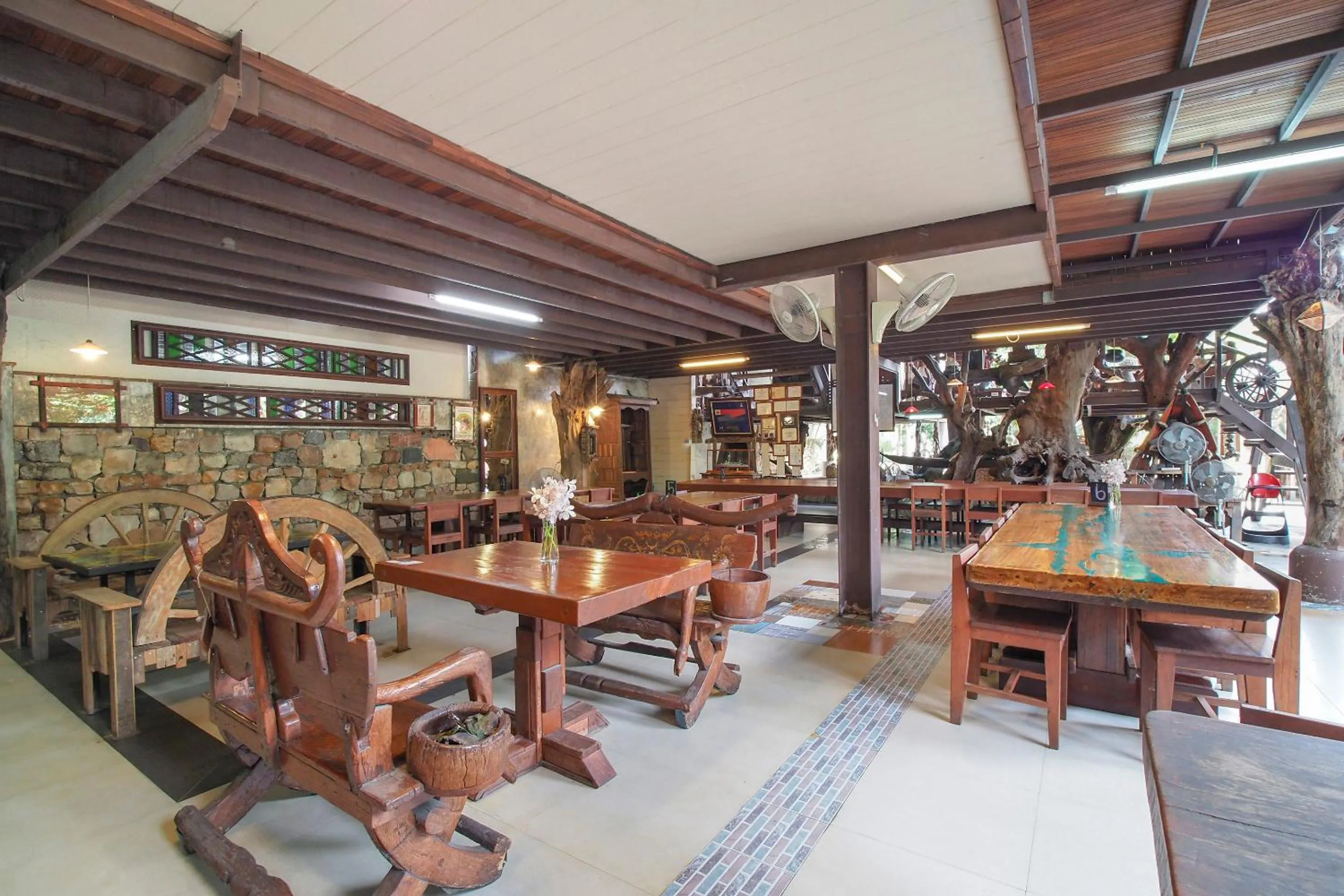Restaurant/places to eat in Suankaew Art Cottage