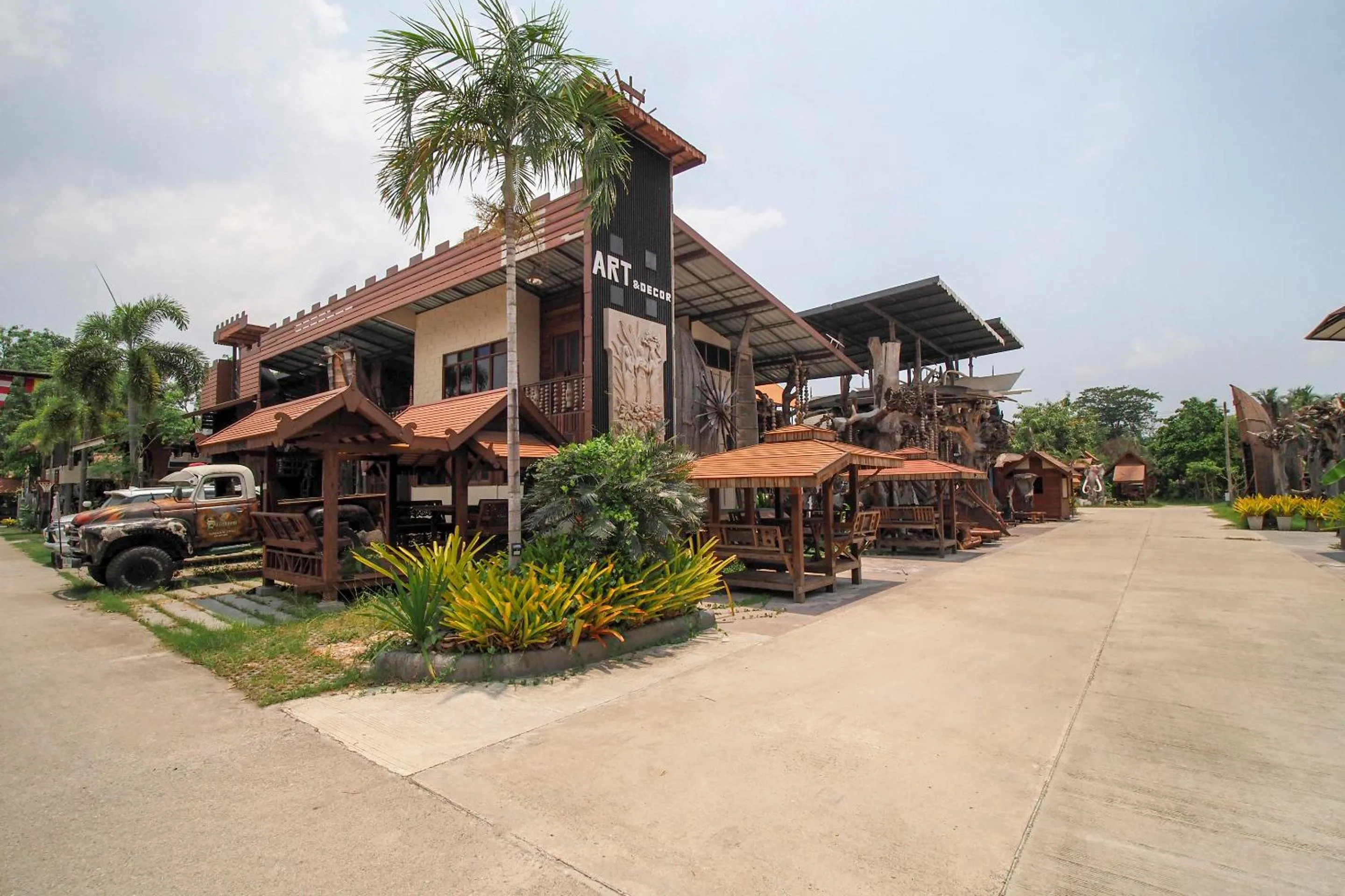 Property building in Suankaew Art Cottage