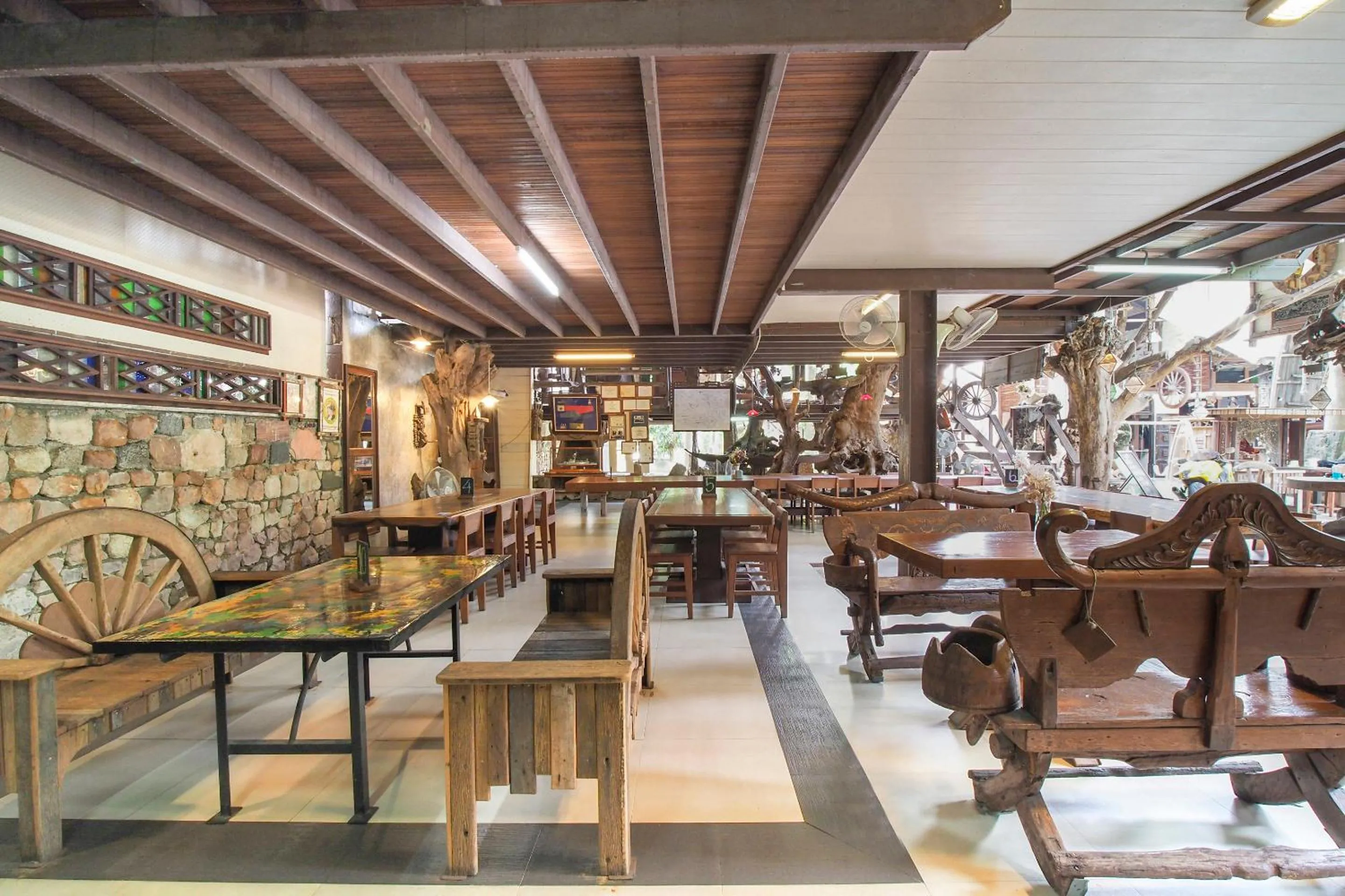 Restaurant/places to eat in Suankaew Art Cottage